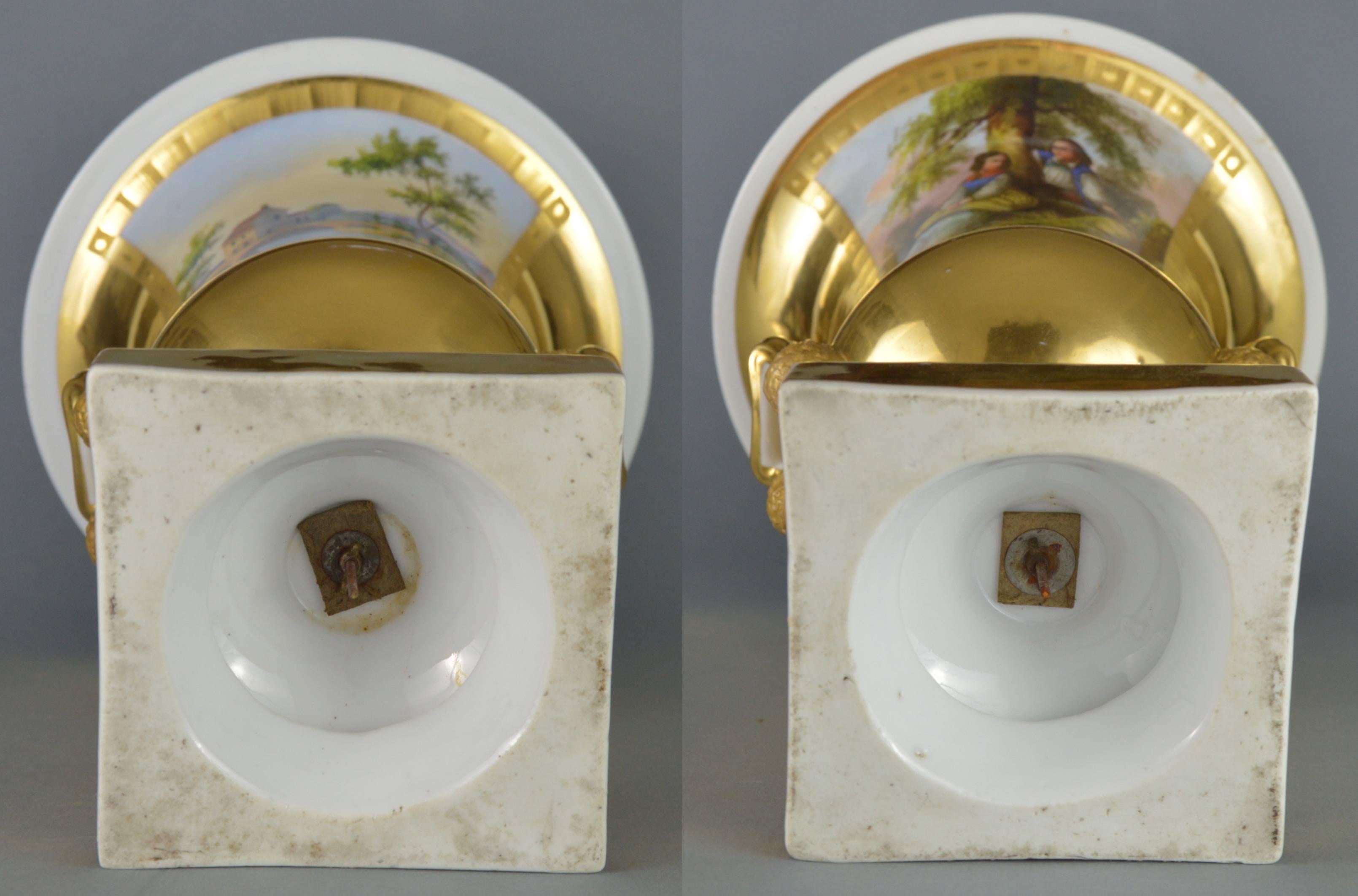 Pair of French Empire Porcelain Medici Vases Urns Old, Paris In Good Condition In Brussels, BE