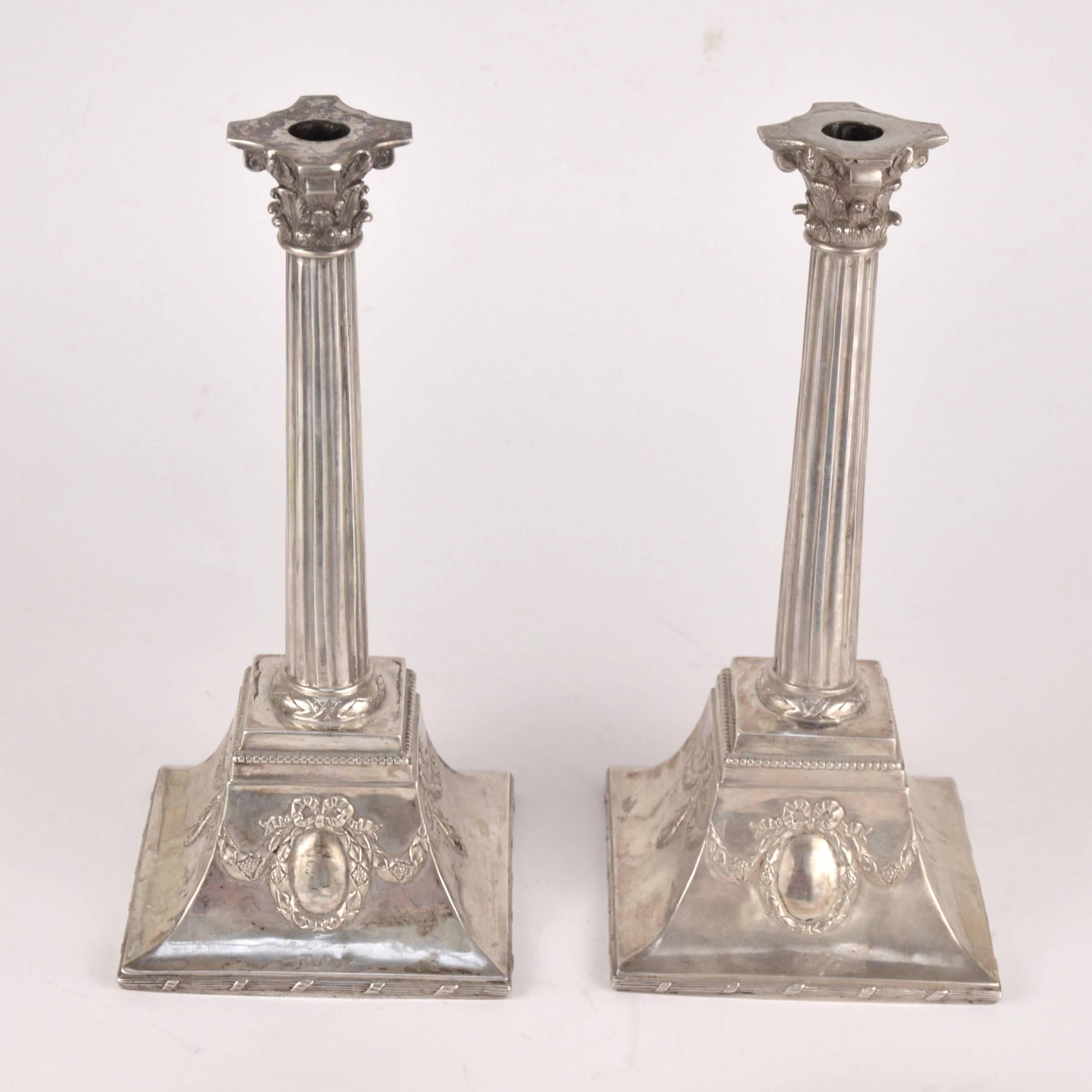 Pair of English silver candlesticks 19th century. Hallmark of London.

Measure: Height 29.5 cm.

Minor wear, patina.