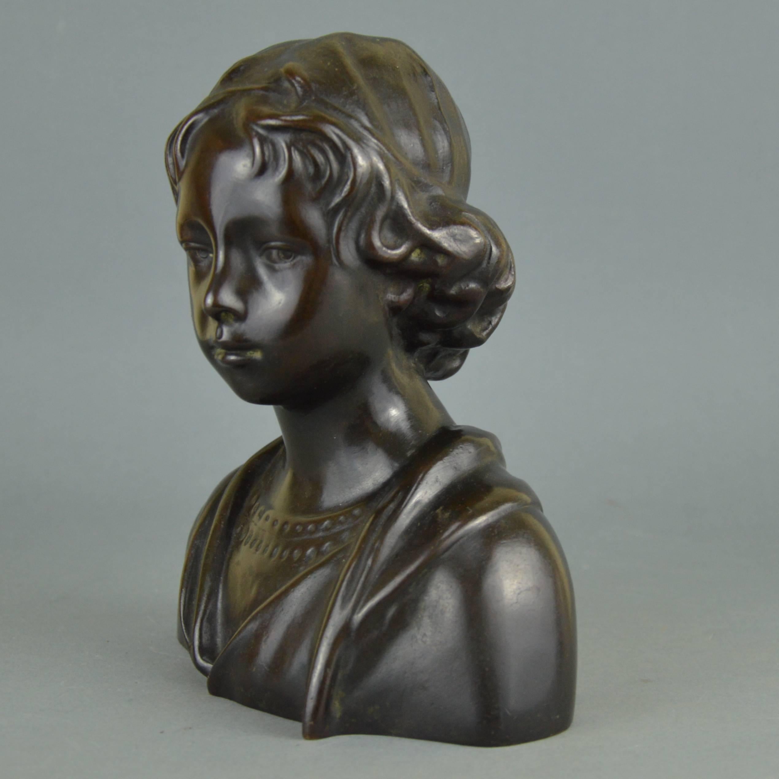 Belgian Bronze Sculpture Bust of a Young Girl A.Daver Foundry, Late 19th Century In Good Condition In Brussels, BE