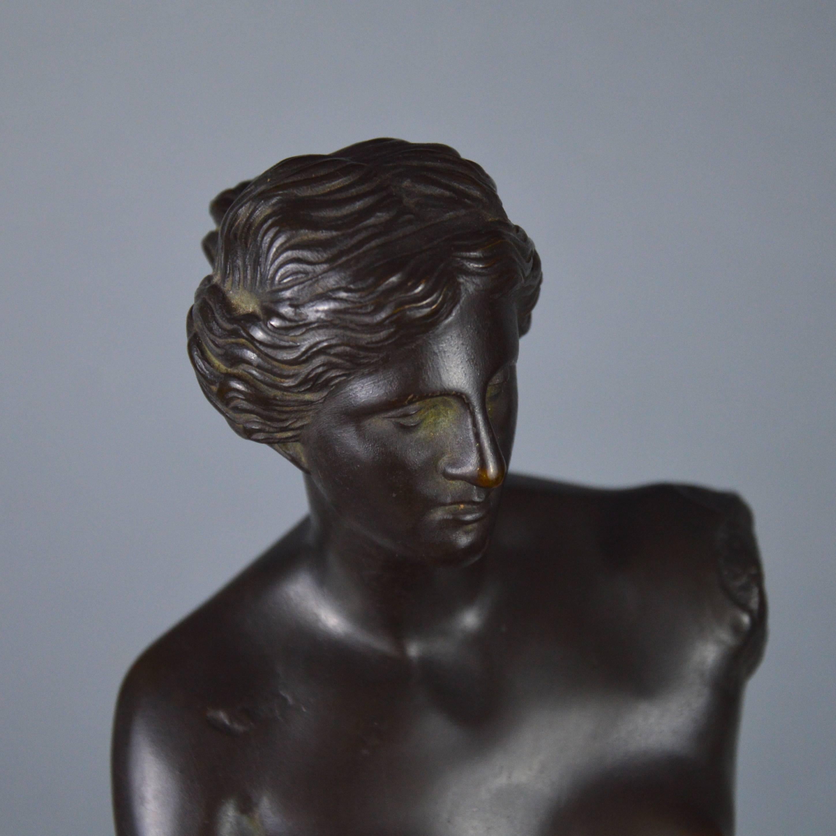 Classical Greek Bronze Sculpture of Venus de Milo, Black Patina, Green Flamed Marble Stand