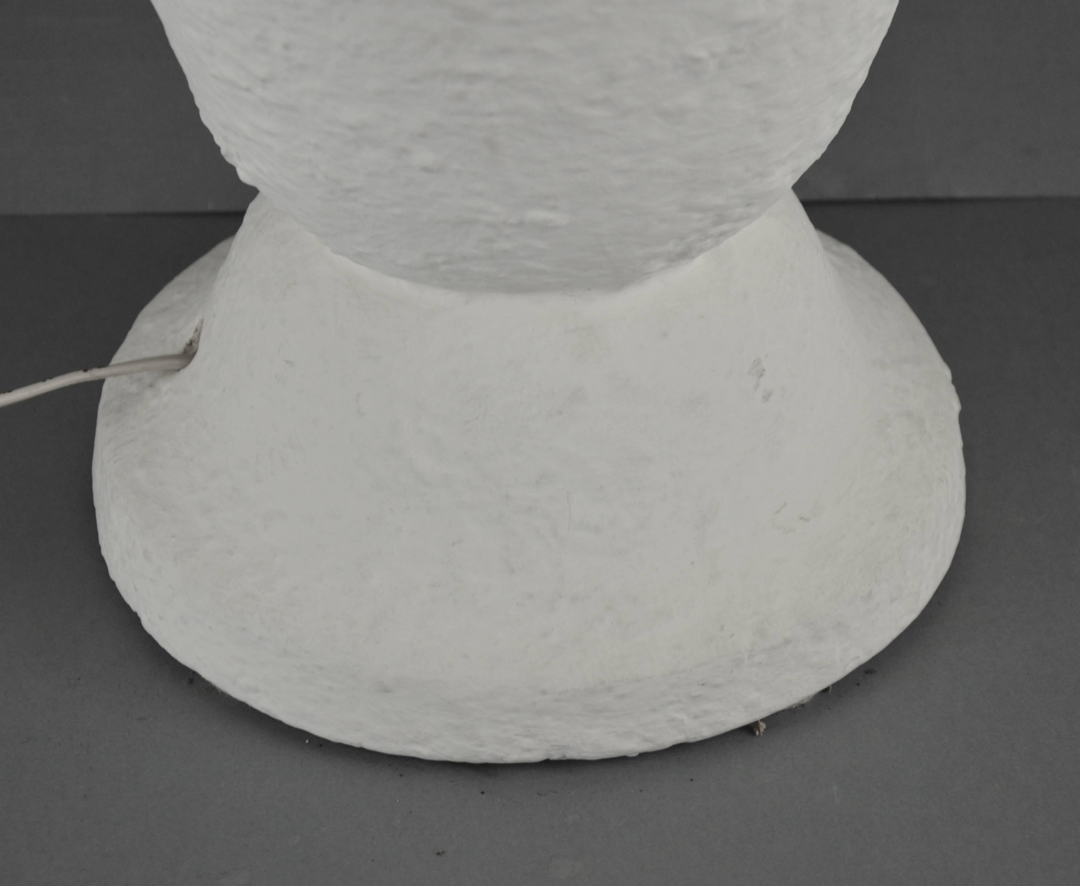 Large Art Deco white plaster cast floor lamp, Belgium, 1940s.
Dimensions: height 52 cm, Ø 36 cm.
