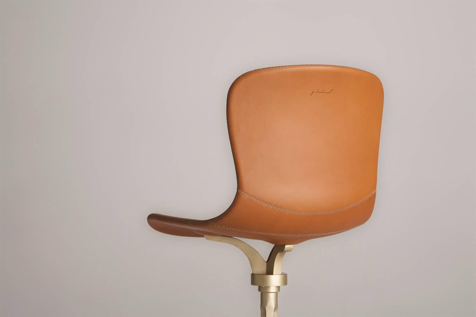 Model: PT43 BS1 Châtaigne
Seat: Leather
Seat Color: Châtaigne
Base: BS1 Sand cast brass
Base finish: Brushed golden sand
Dimensions: 52 x 50 x 81 cm; Seat height 46 cm 
(w x d x h) 20.5 x 19.6 x 31.89 inch; Seat height 18.1 inch

P. Tendercool