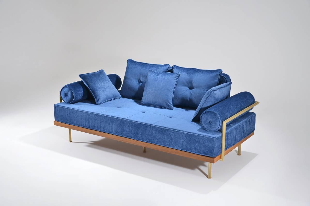 Model: PT71 two-seat sofa (Indoor)
Dimensions: 170 x 87 x 70 cm.
(W x D x H) 66.93 x 31.73 x 34.25 inch
Frame: Reclaimed hardwood
Frame finish: Diamond Oiled
Structure: Extruded and hand-welded solid brass rods
Structure finish: Brass golden