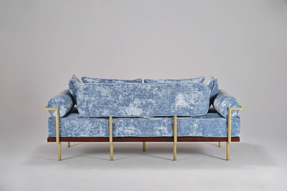 Fait main Canapé deux places sur mesure en tissus Modeli, lagon bleu Fantasia de P.Tendercool en vente