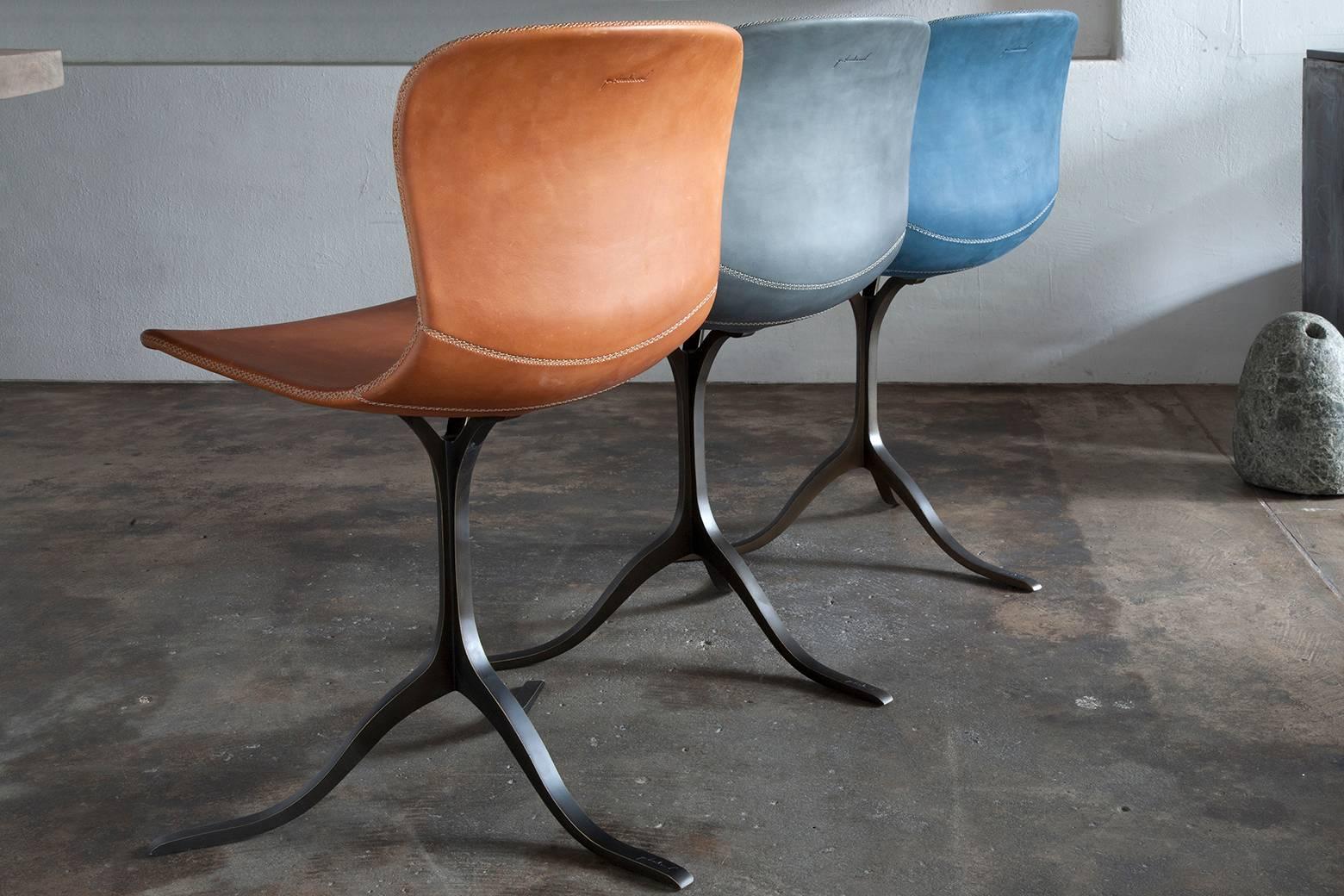 XXIe siècle et contemporain Ensemble de 10 chaises en laiton et cuir, par P. Tendercool en vente