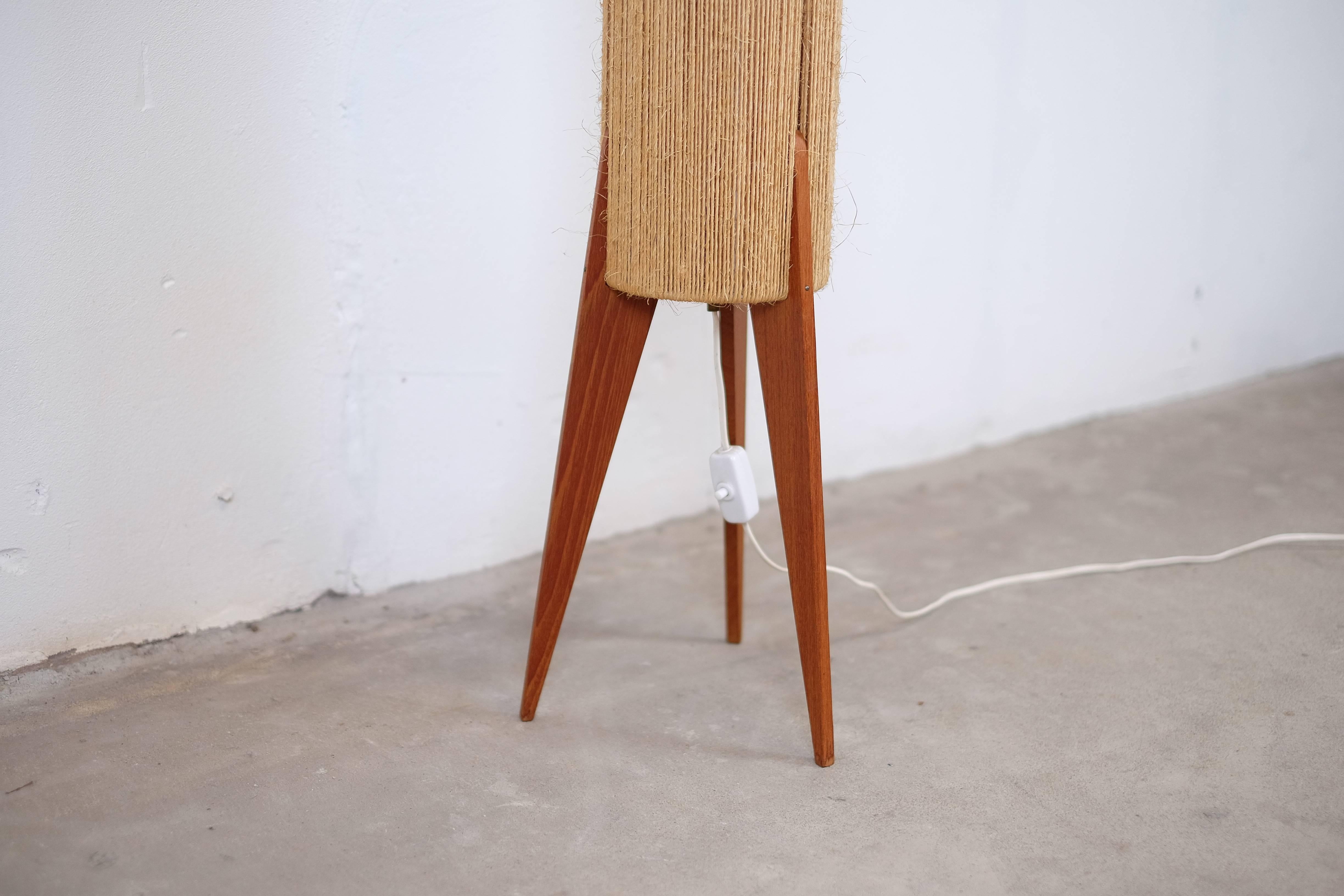 Danish floor lamp designed by Ib Fabiansen produced by Fog and Mørup with legs in solid teak and shade with jute cord.
Very beautiful lamp which look great in a corner and a rare seen lamp. 

The lamp has no broken cords and is in good vintage