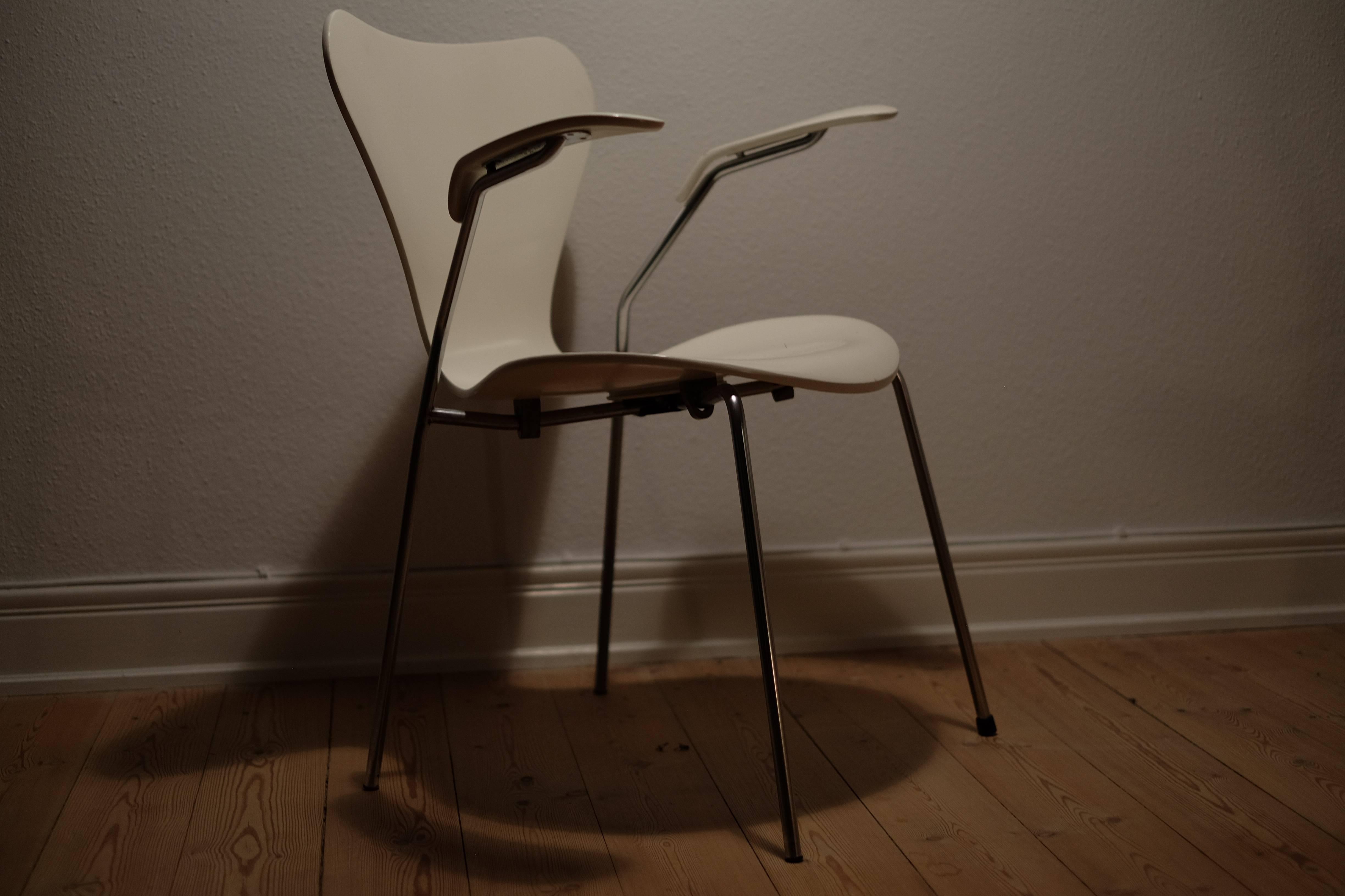 Arne Jacobsen Set of Four Armchairs, Model 'Seven' 2