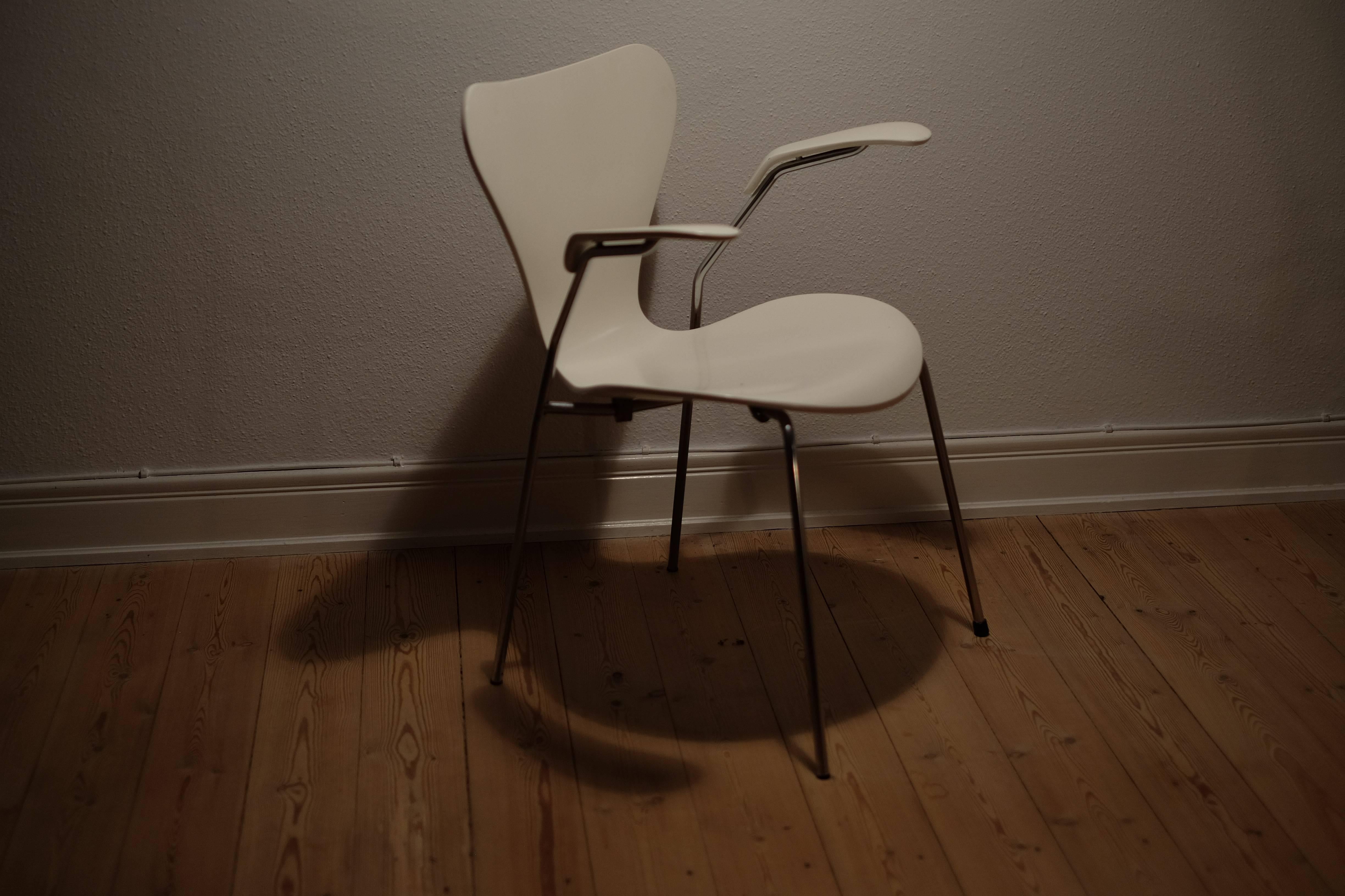 Arne Jacobsen Set of Four Armchairs, Model 'Seven' 3