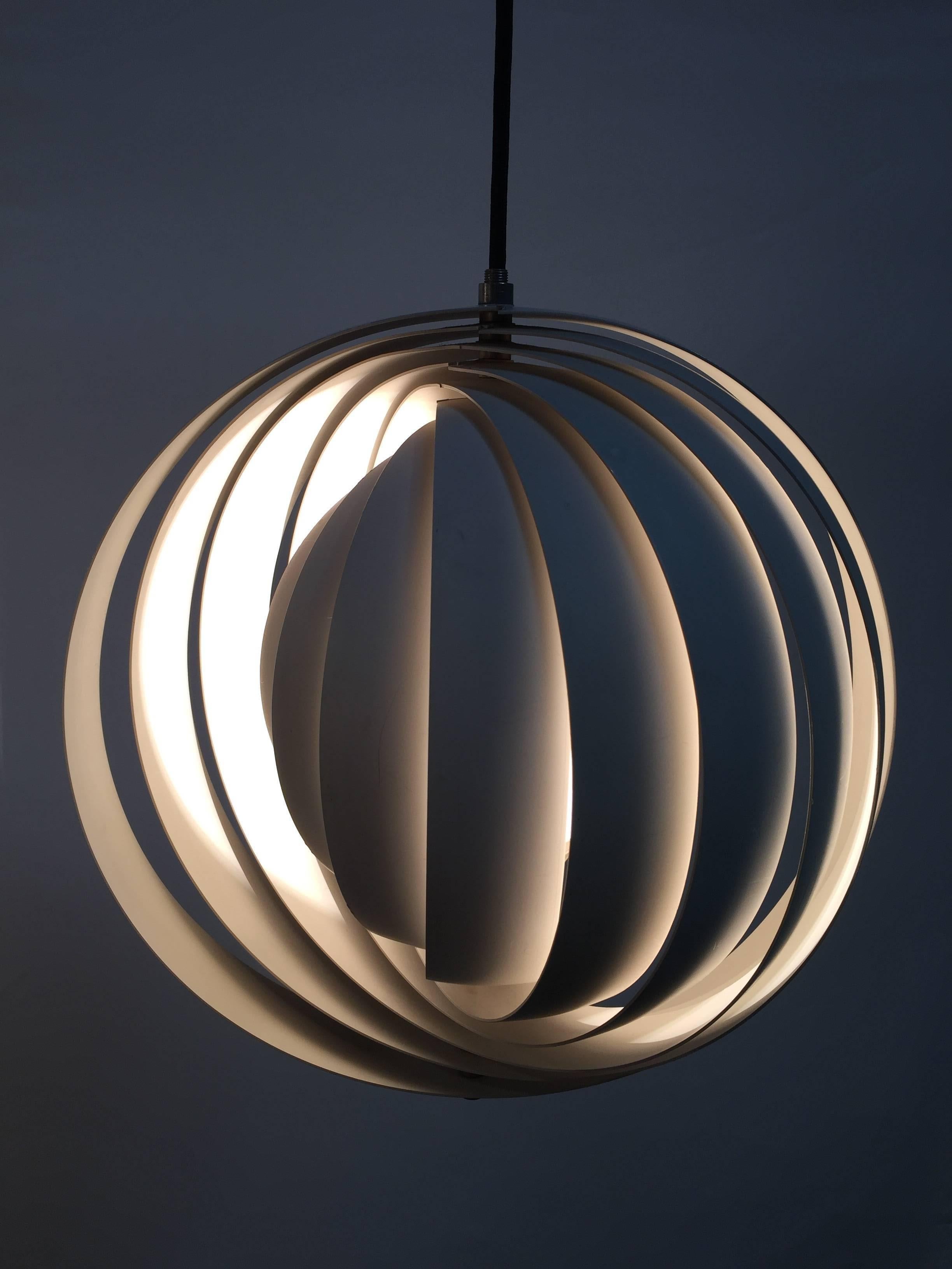 Mid-Century Modern 1960s Danish Original Mid-Century Moonlight Pendant by Verner Panton For Sale