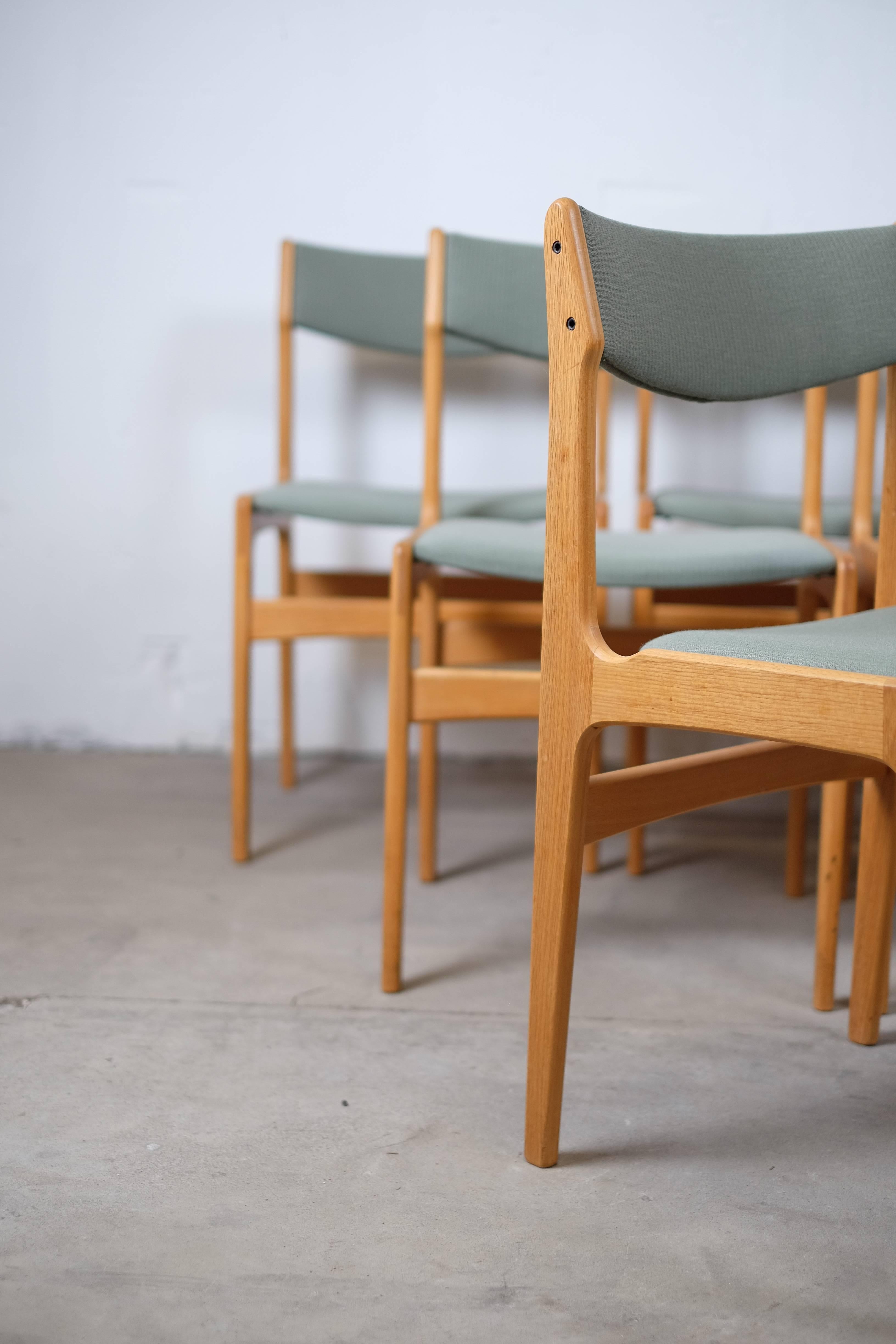 Danish Set of Six Dining Chairs in Oak Designed in the 1970s For Sale