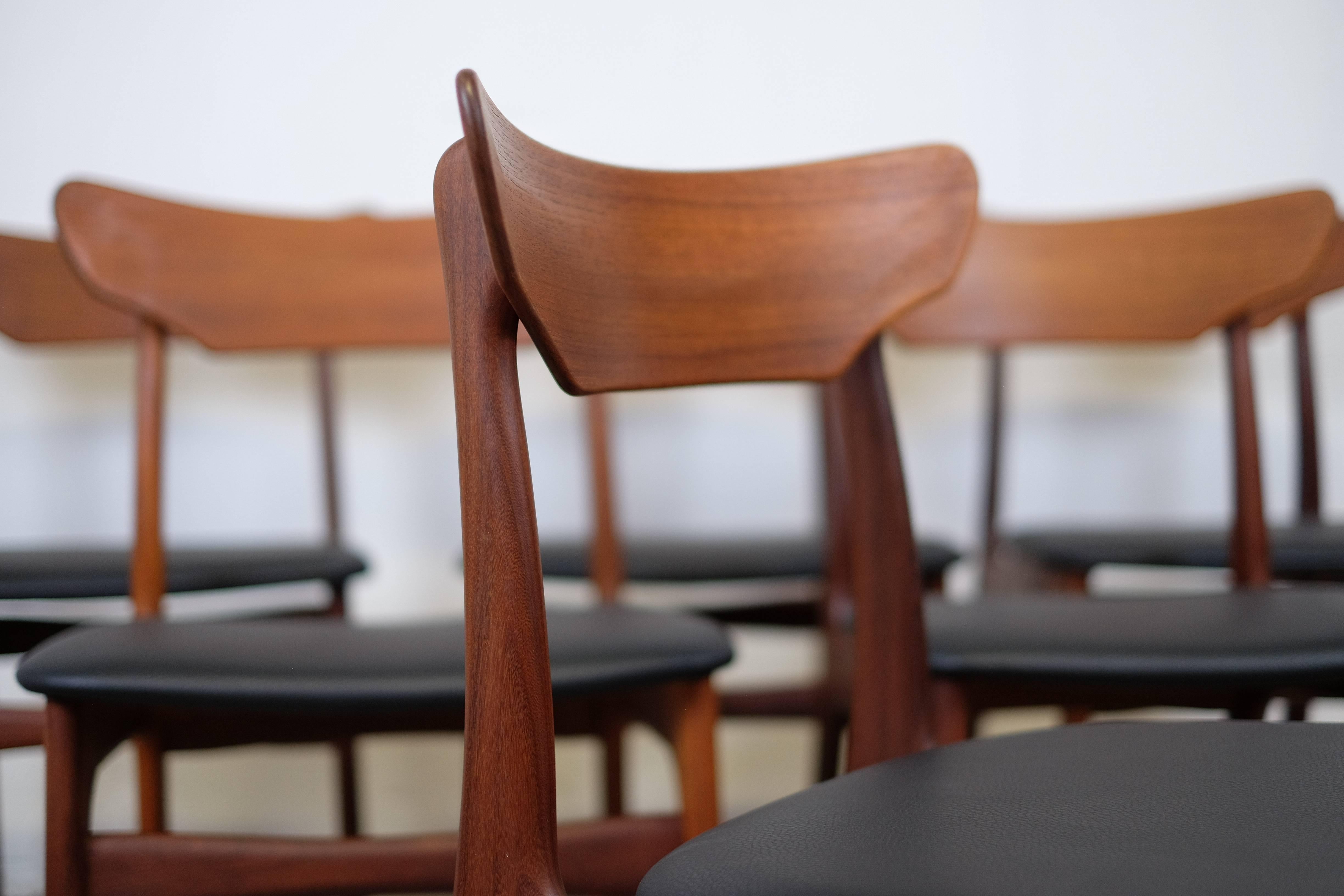 Set of Six Dining Chairs in Teak by Schøning and Elgaard In Good Condition In Middelfart, Fyn
