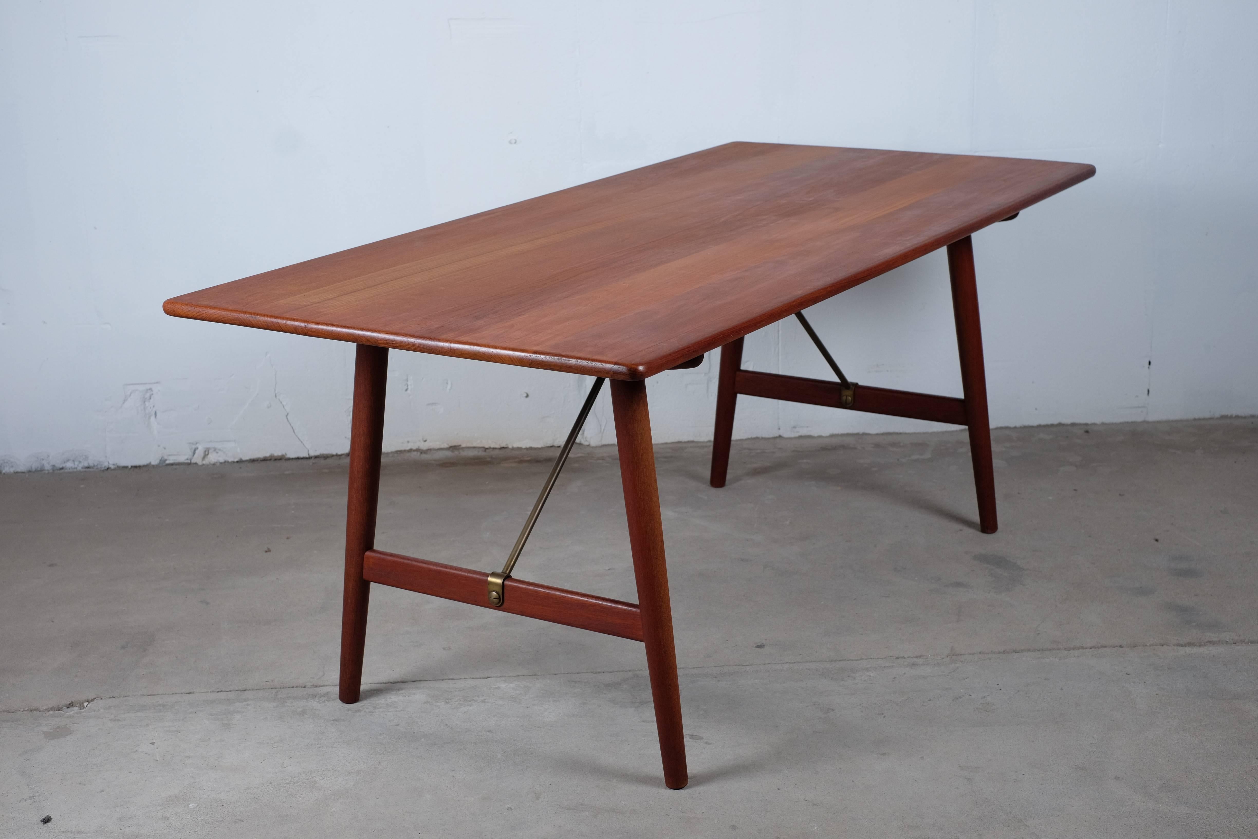 Danish 'Hunting Table' with Cross-Legs in Oak and Top in Solid Teak For Sale