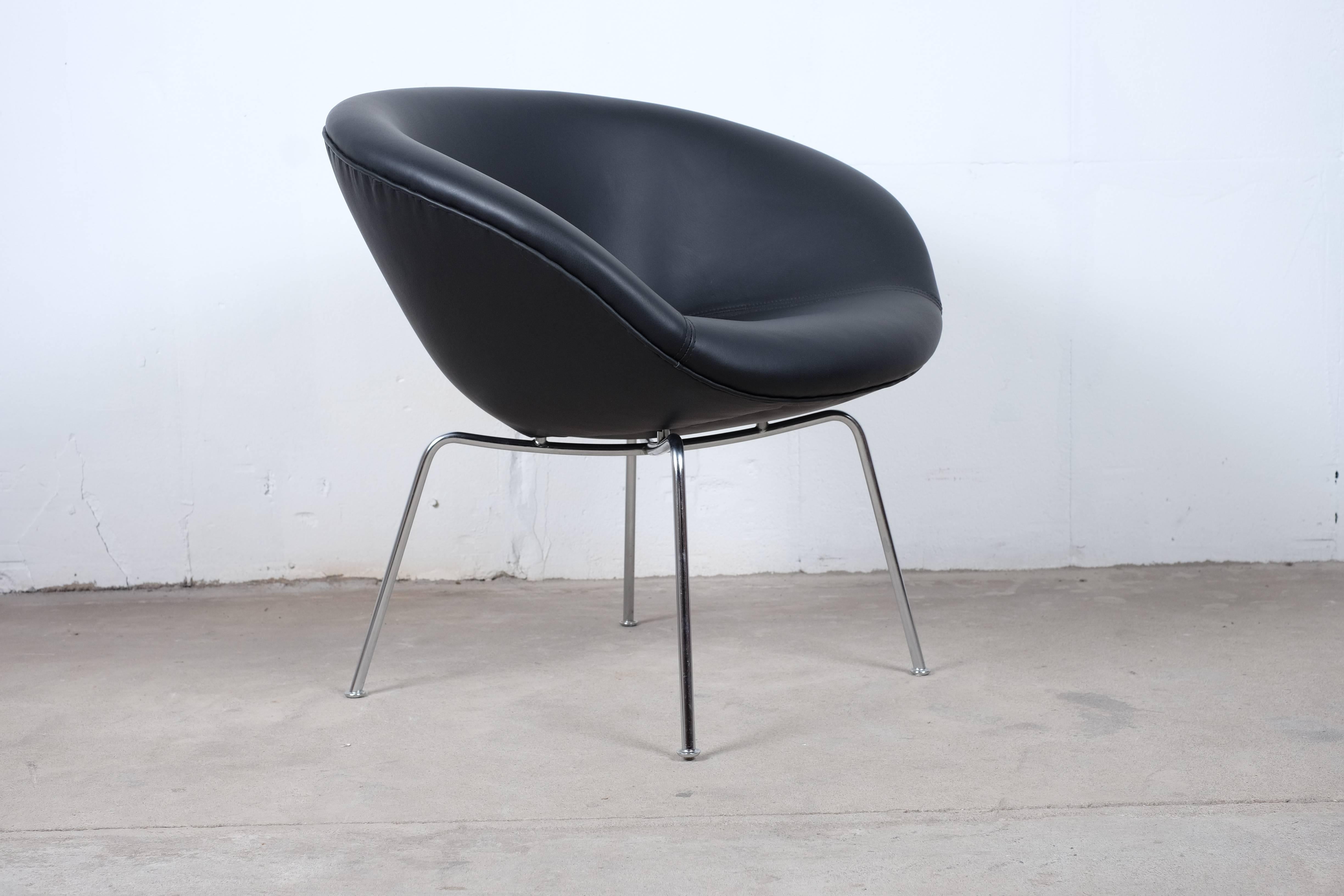 Mid-Century Modern Stunning Reupholstered Pot Chair Designed by Arne Jacobsen For Sale
