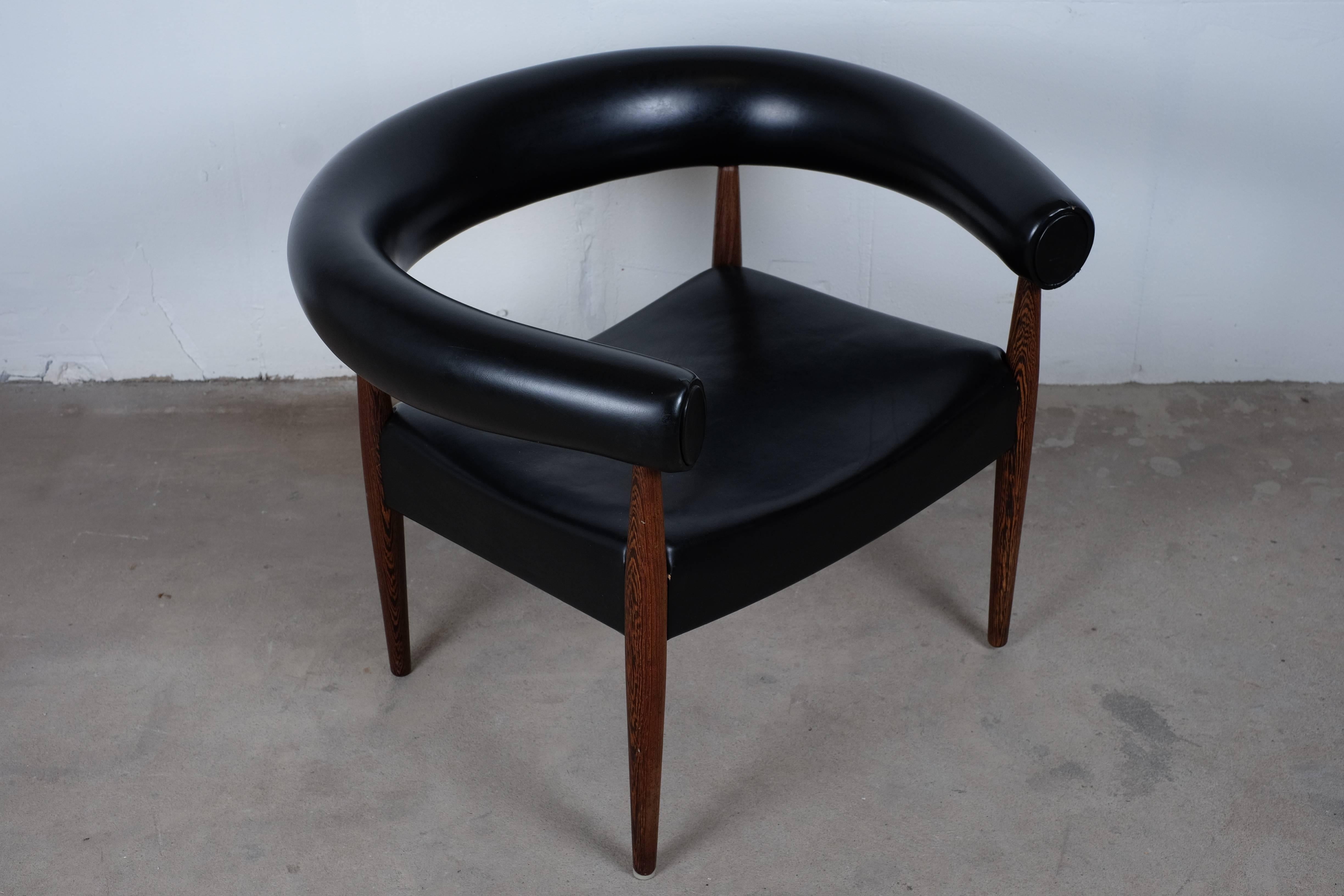 the ring chair