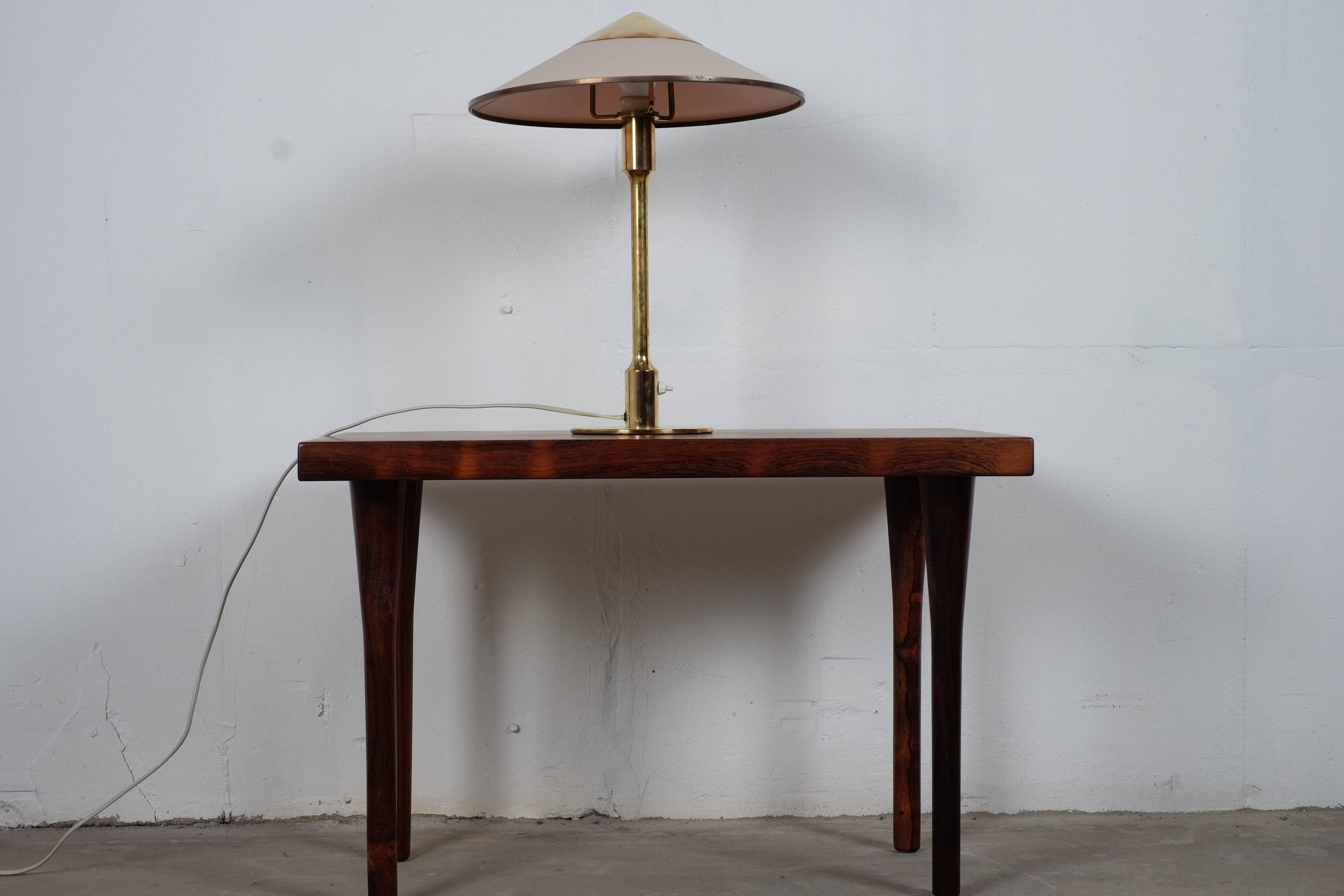 Kongelys (King) lamp was designed by Niels Rasmussen Thykier for Fog and Mørup in 1940s. The beautiful conical shade is original Bakelite with finial and shade rim in brass which is matching the circular base and cylindrical base column.

The lamp