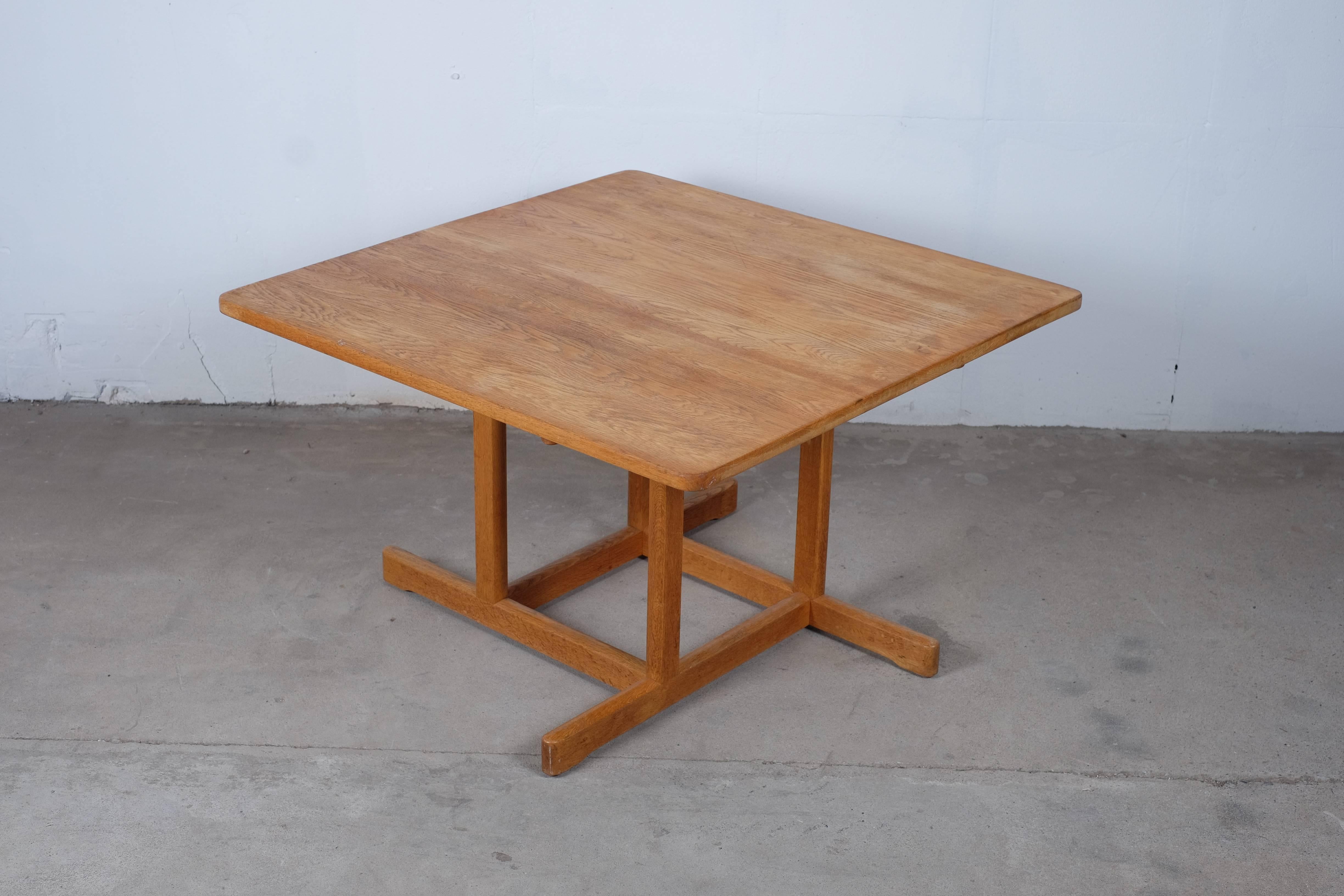 Danish Oak Coffee Table with Perpendicular Frame by Børge Mogensen, Model #271