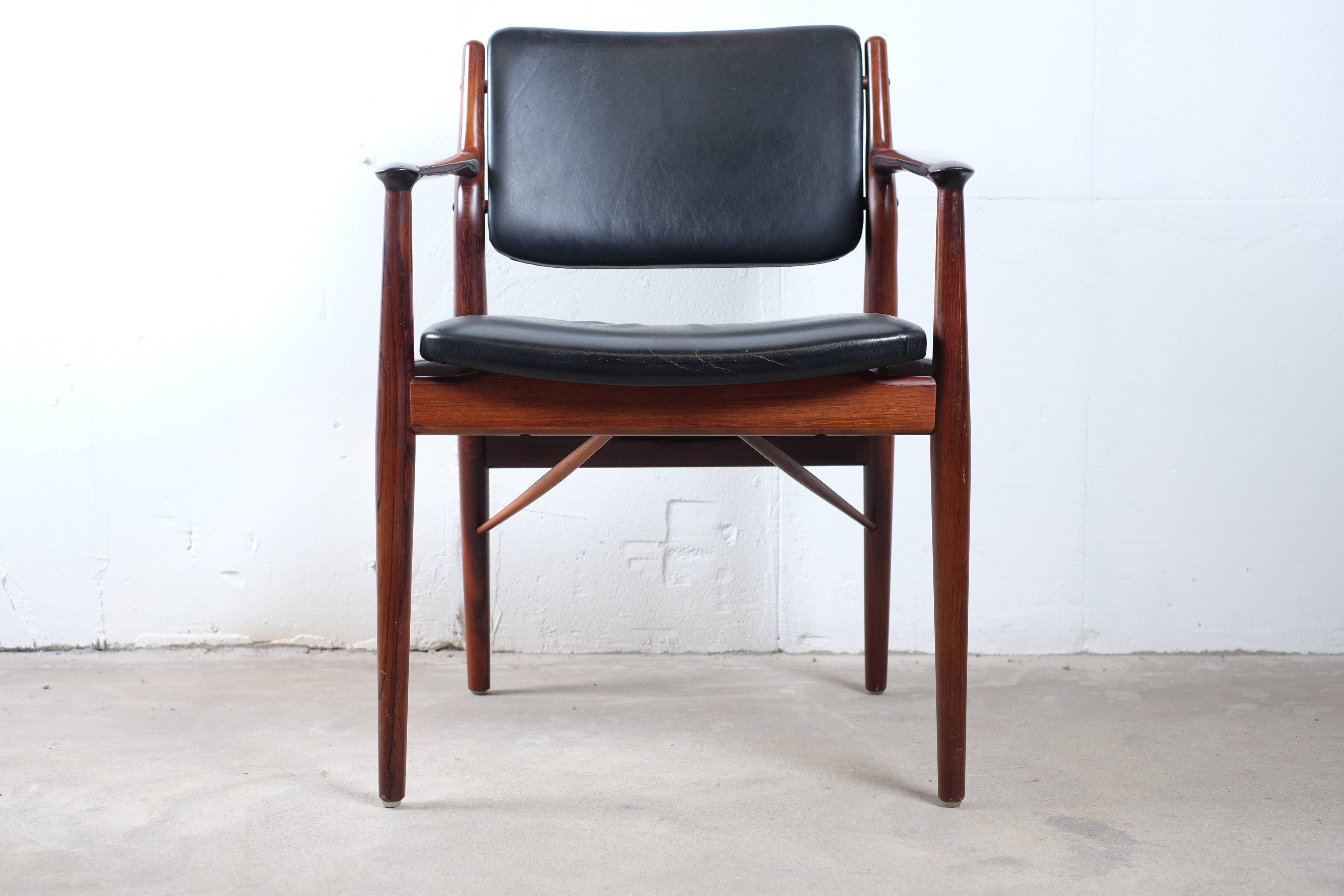 Mid-Century Modern Stunning Armchair in Rosewood by Arne Vodder