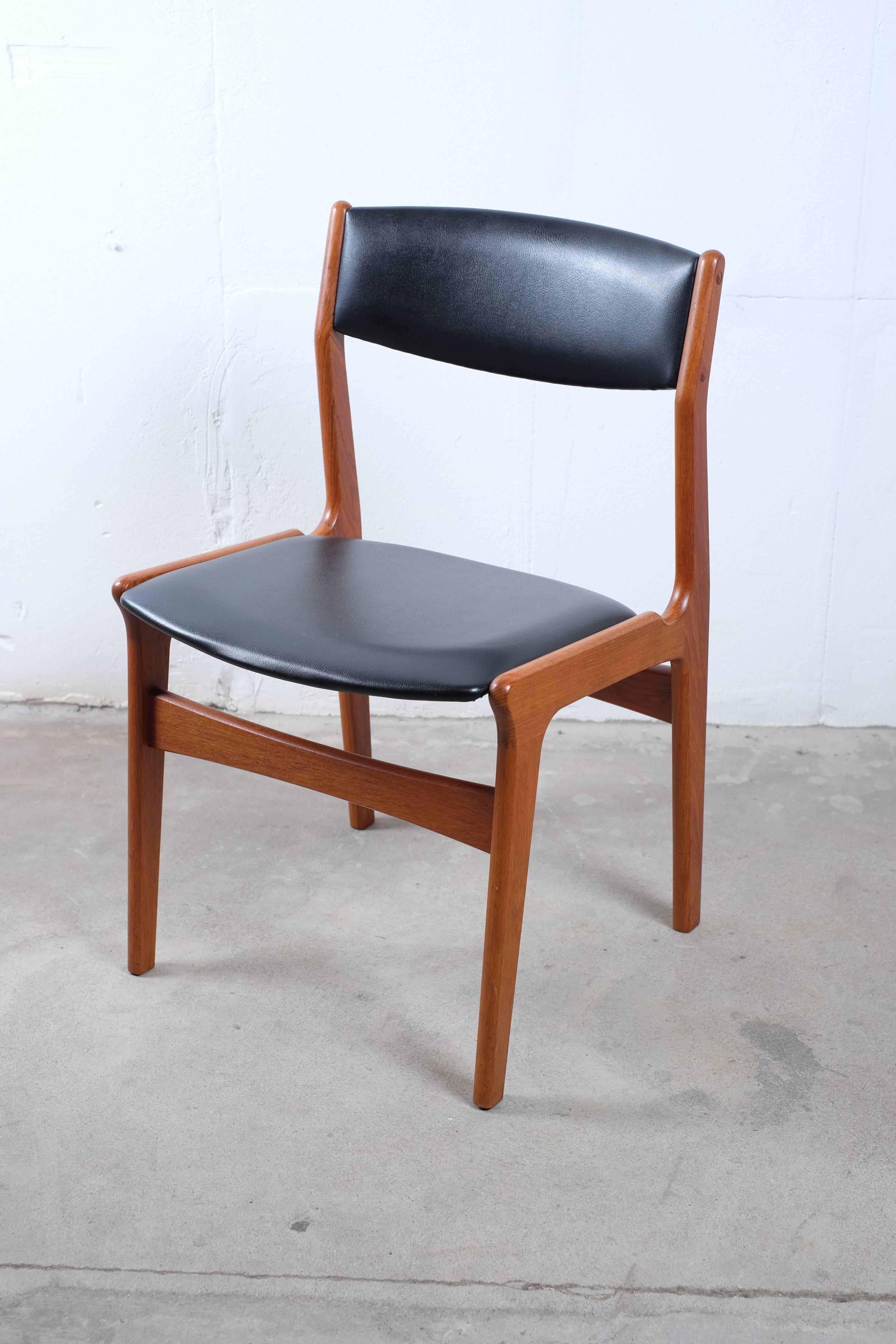 Set of Six Dining Chairs in Teak by Nova, Danish Design In Good Condition For Sale In Middelfart, Fyn