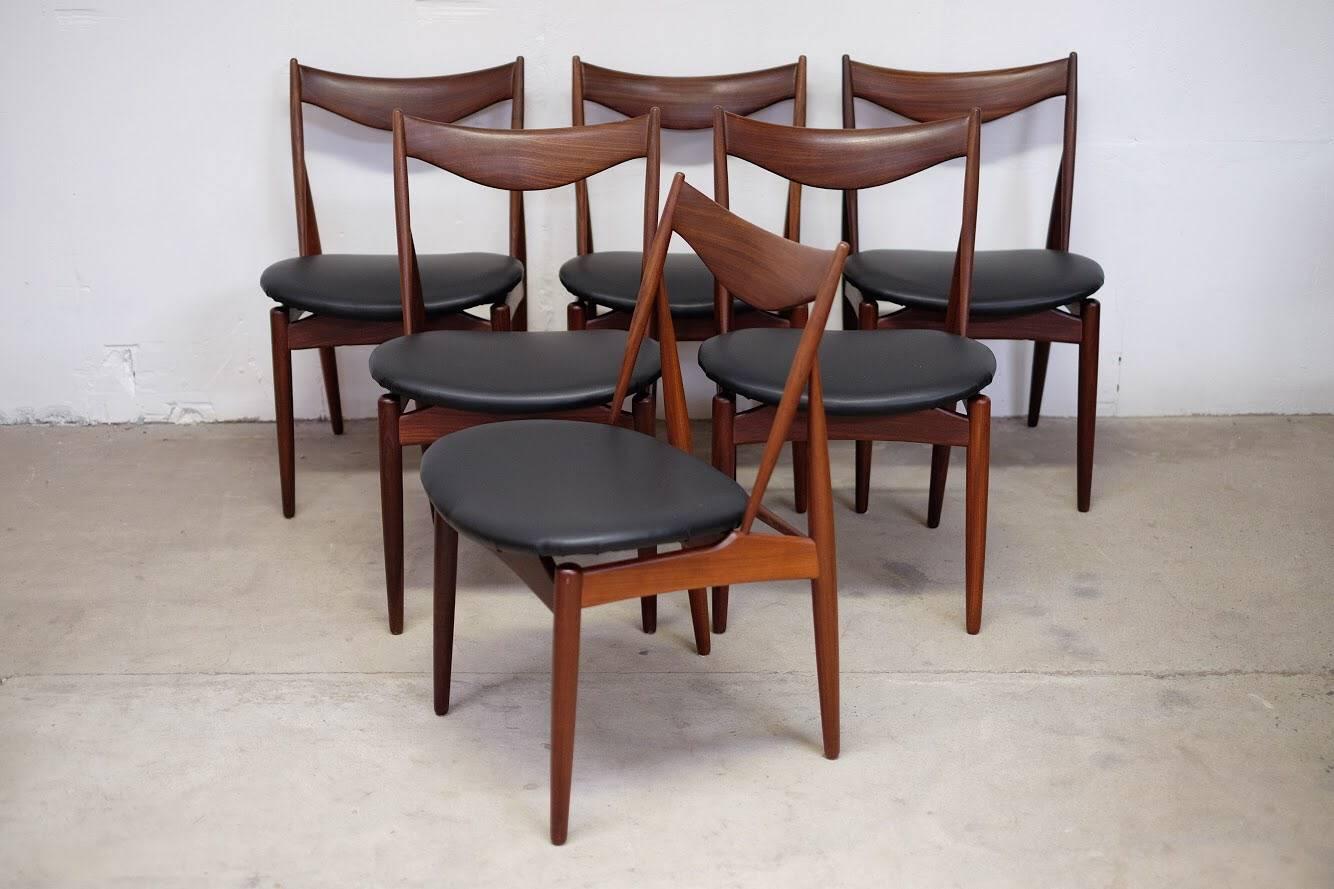 This set of six stunning chairs was designed in the 1960s by Kurt Østervig for Bramin. 

In my opinion some of the most beautiful dining chairs by Østervig ever made. 

The chairs are made from teak with walnut back, beautiful combination. The