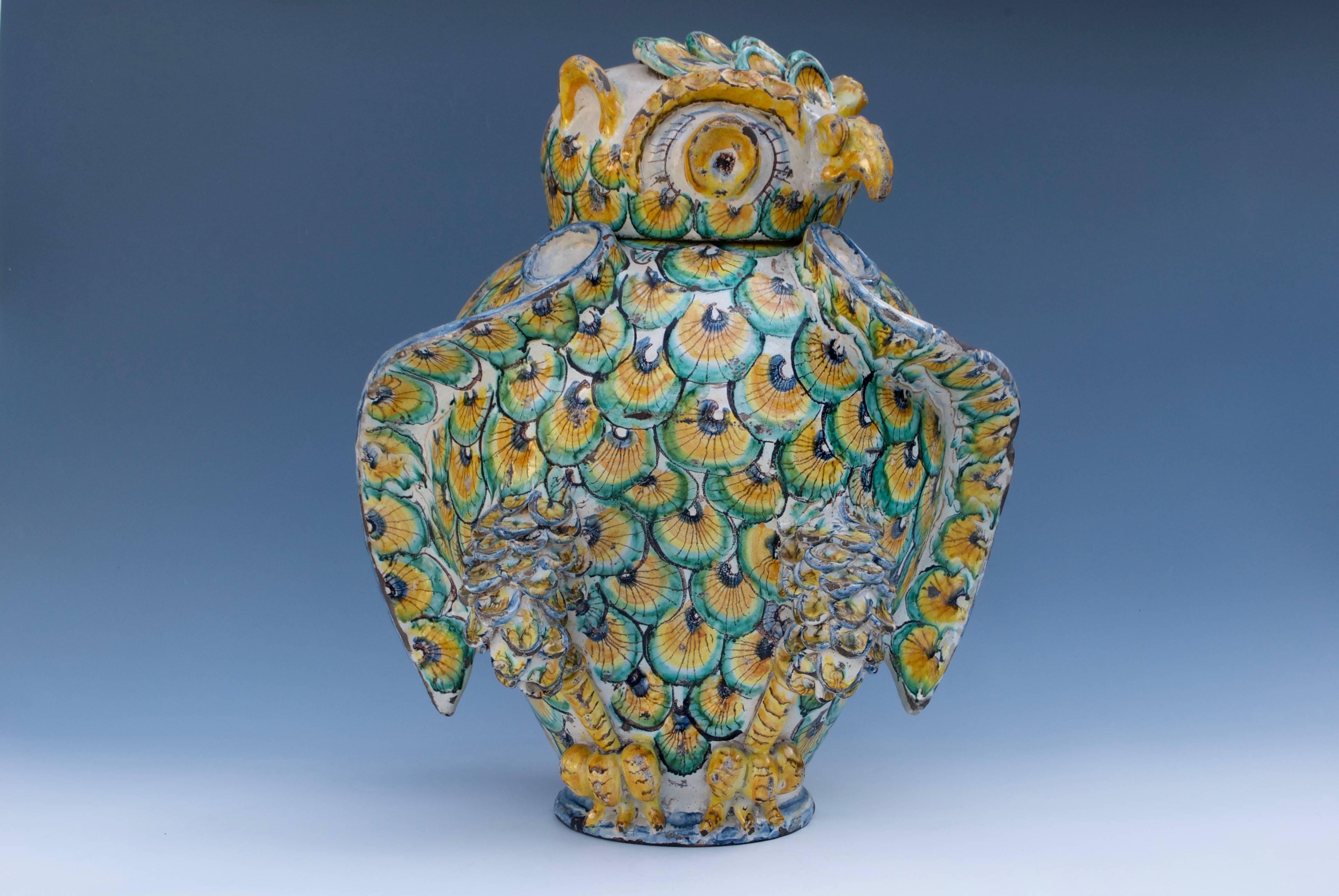 An impressive Majolica jar of an owl with polychrome decoro.
