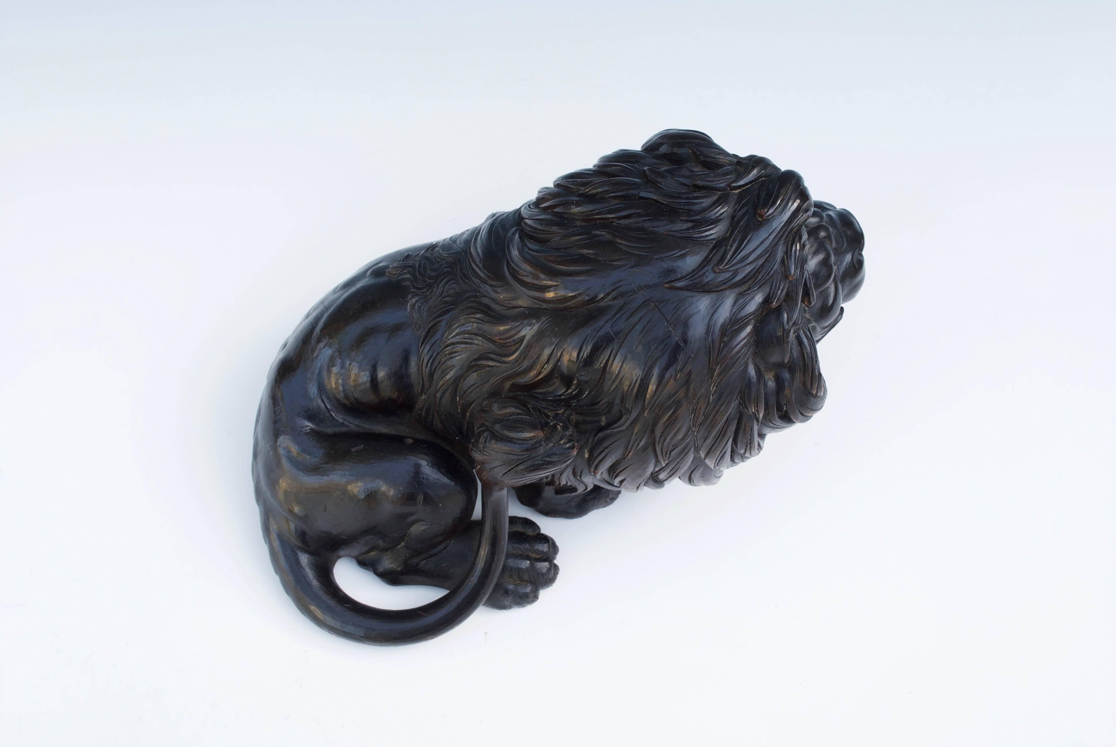 Japanese Wood sculpture Okimono of Lion For Sale 4