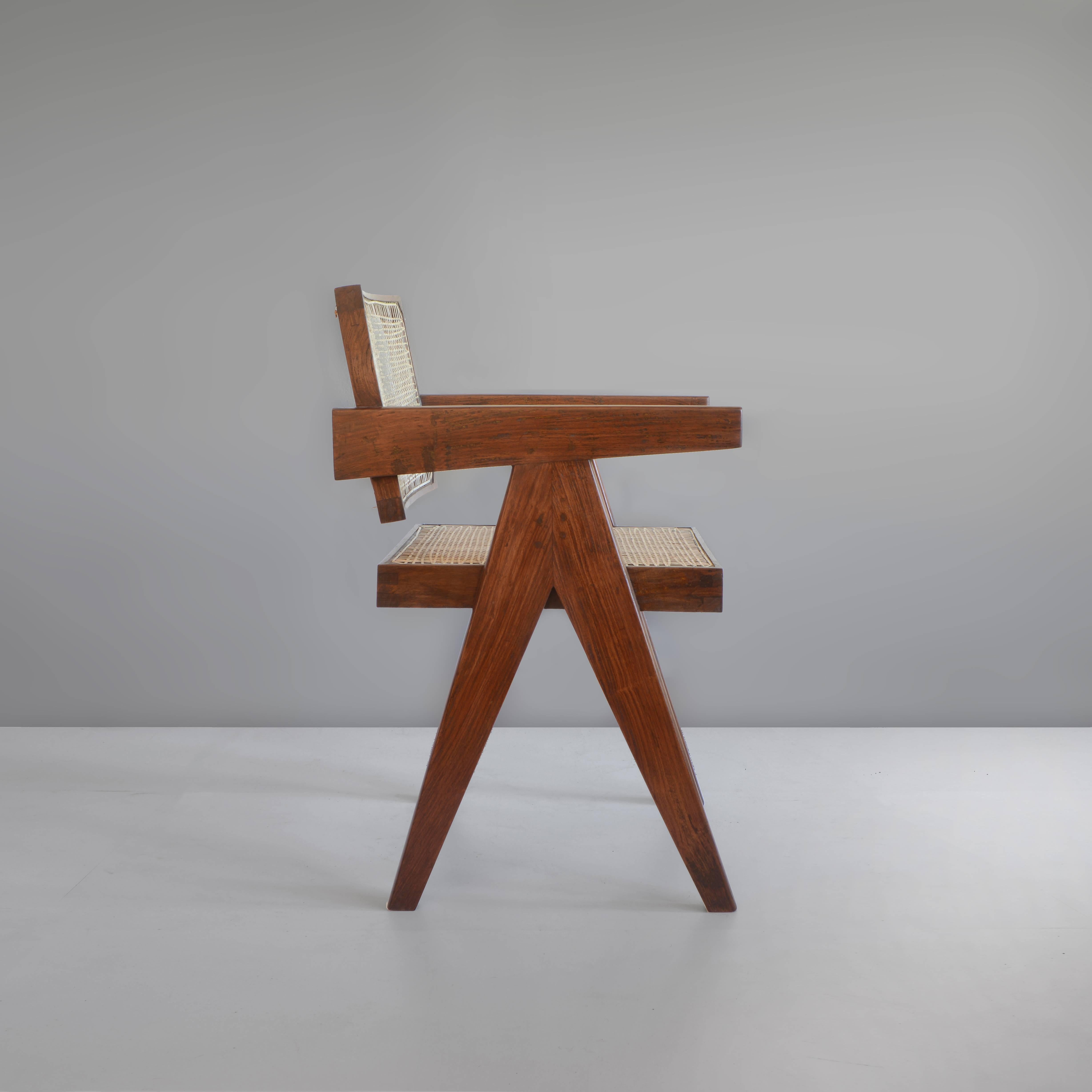 The chair is done in teak. With a free backseat it has a fantastic shape and is an iconic piece of design. Cane has been redone in 2016. All other parts are original. Softly waxed, not lacquered, so wood keeps its natural look. From bottom we keep