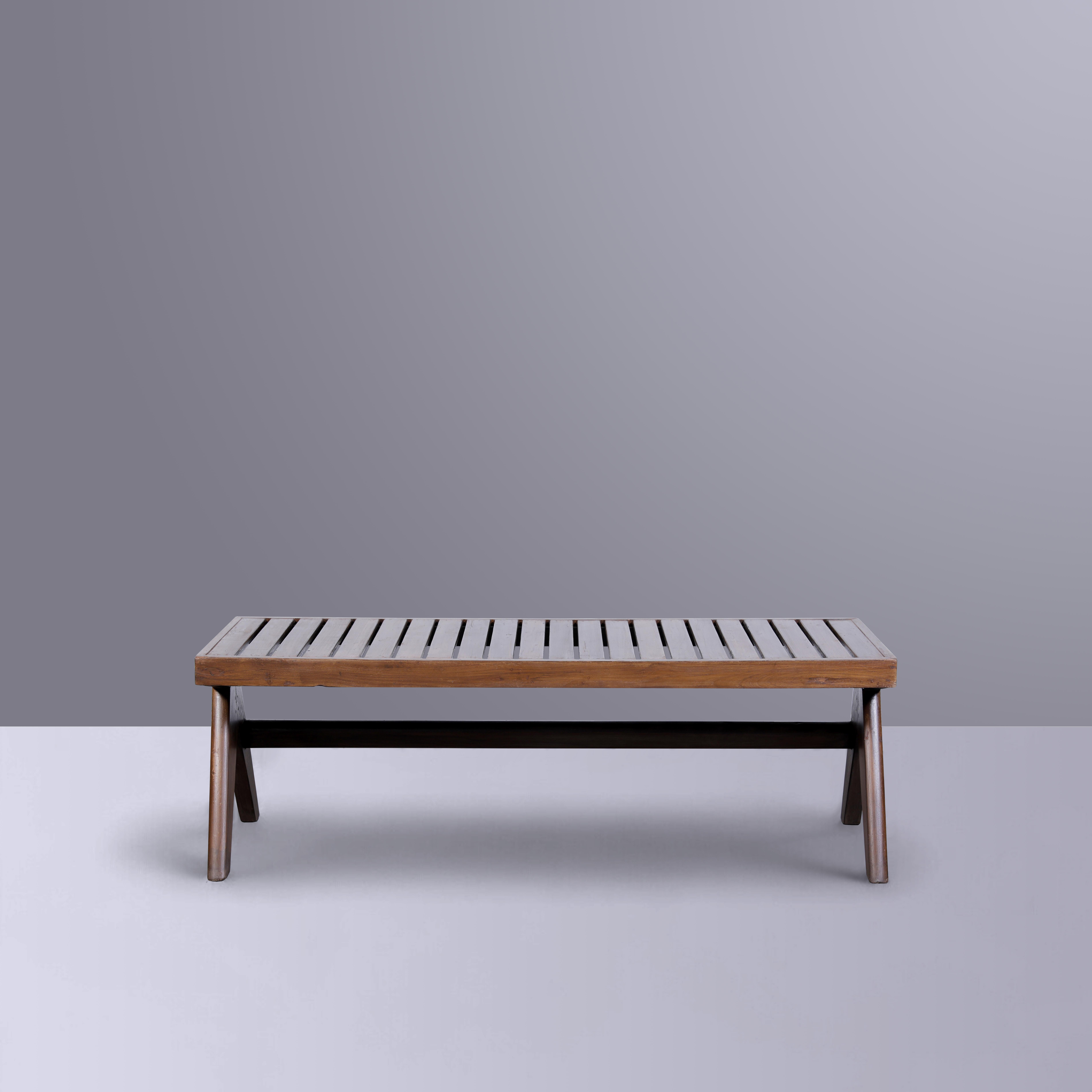 On retrouve ici le principe du wabi-sabi japonais, qui consiste à accepter les imperfections et à souligner l'impermanence. Les aspects rustiques, la simplicité, la modestie et l'austérité offrent une beauté humble et honnête. Cet objet se distingue
