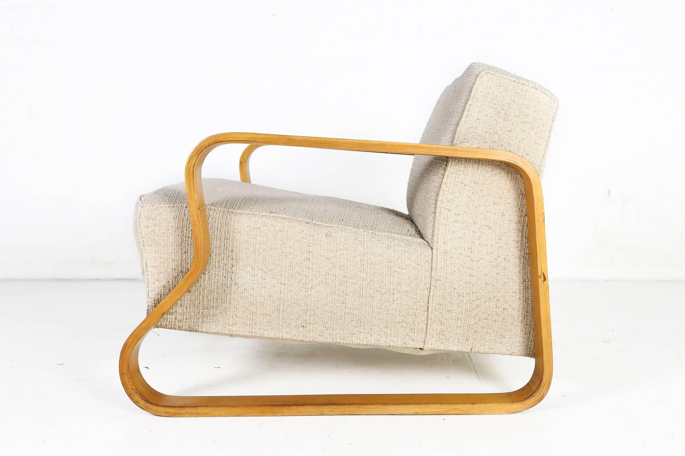 Model 44 lounge chair by Alvar Aalto, made in Finland, circa 1930.

The low-set Aalto Lounge chair was first designed by Alvar Aalto in 1935. Aalto developed a revolutionary technique for bending thick layers of birch laminate into indented closed