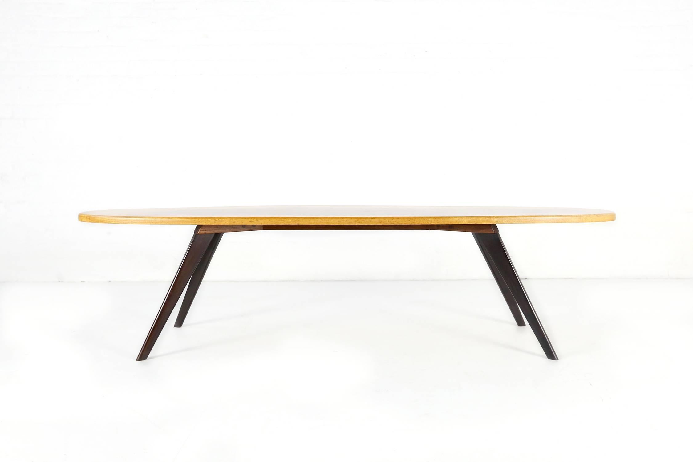 Beautiful Italian surfboard coffee table. Top is in solid walnut and legs rosewood
The table has been recently refurbished.