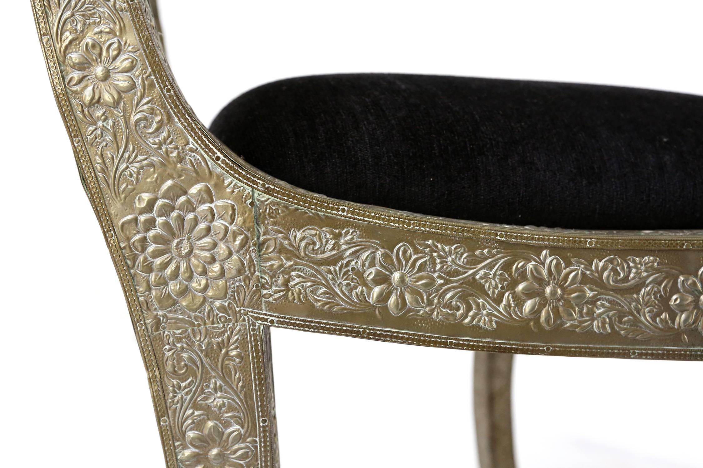 Pair of Ram's Head Metal Wrapped Anglo-Indian Regency Style Dowry Wedding Chairs In Good Condition For Sale In Ghent, BE