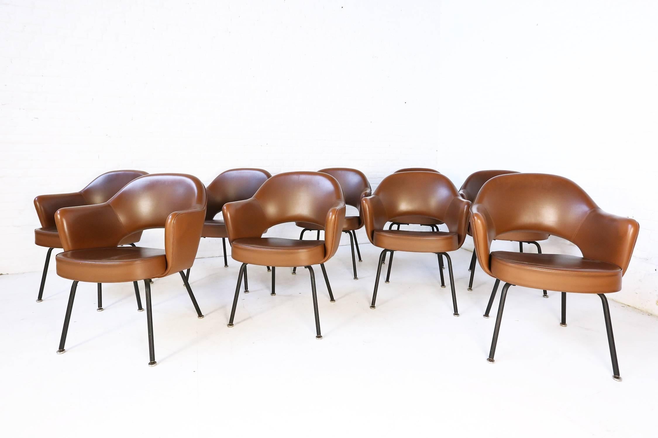 A set of eleven executive armless chairs by Eero Saarinen for Knoll, designed in 1950. All in original upholstery. These executive chairs have become an iconic image of midcentury design and have grown from mere office chairs to chairs using in