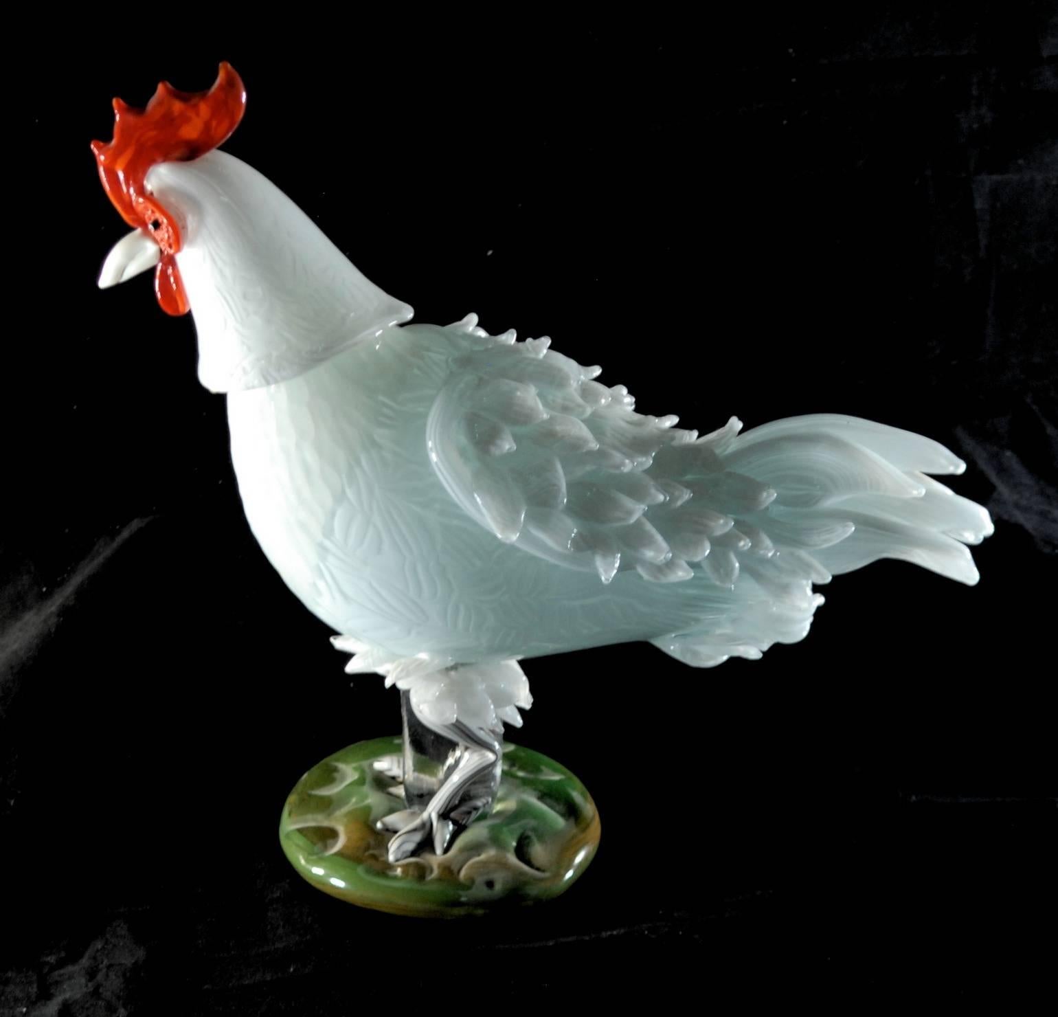 A couple of murrina glass hens with coral glass details, a Murano masterpiece. These highly detailed birds from the 50s are a highly sought-after pieces for collectors. Extremely rare, especially considering that this is a pair. I knew about Toni