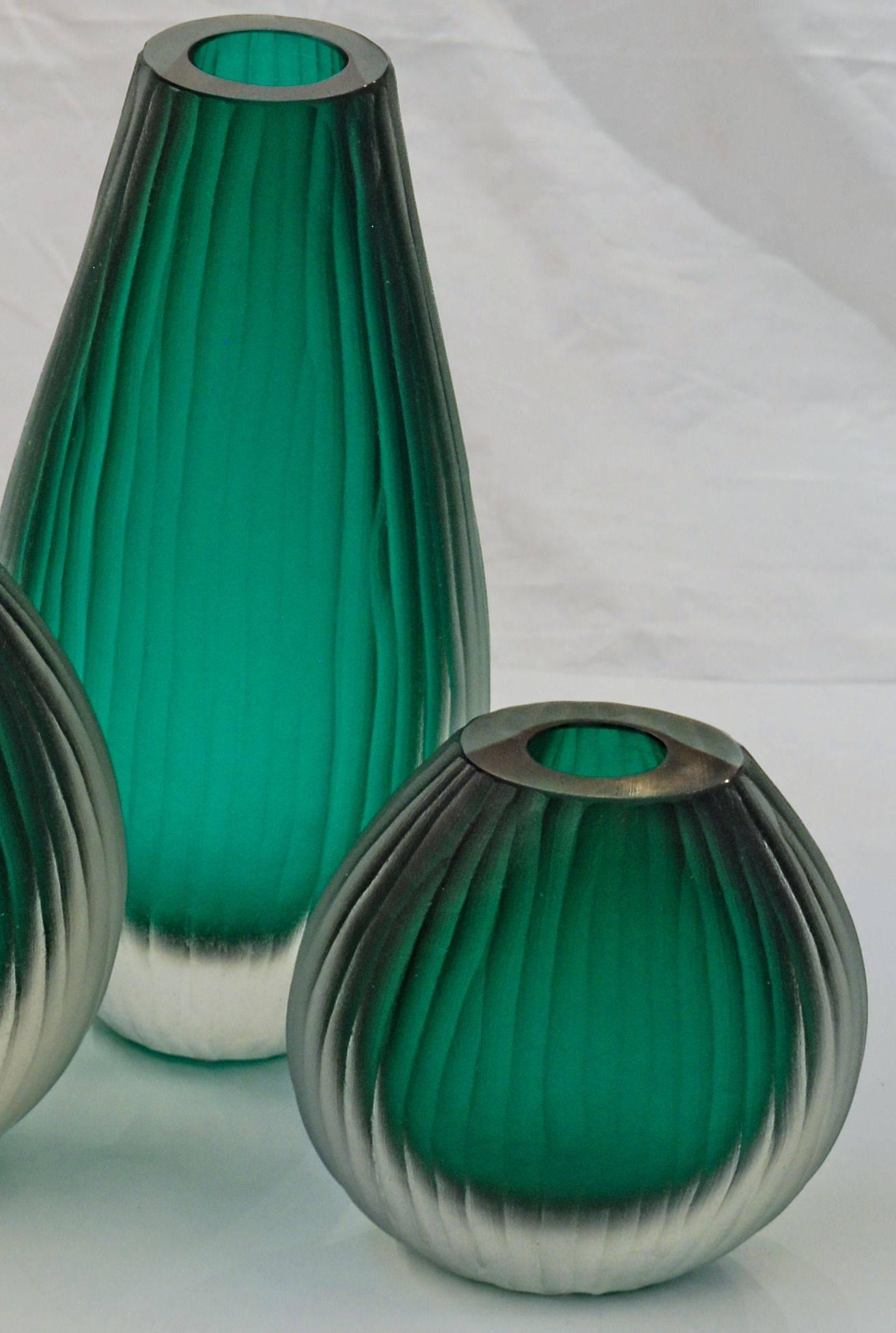 Engraved Emerald Green Sommerso Trittico Vase, Battuto Finish, Murano Made