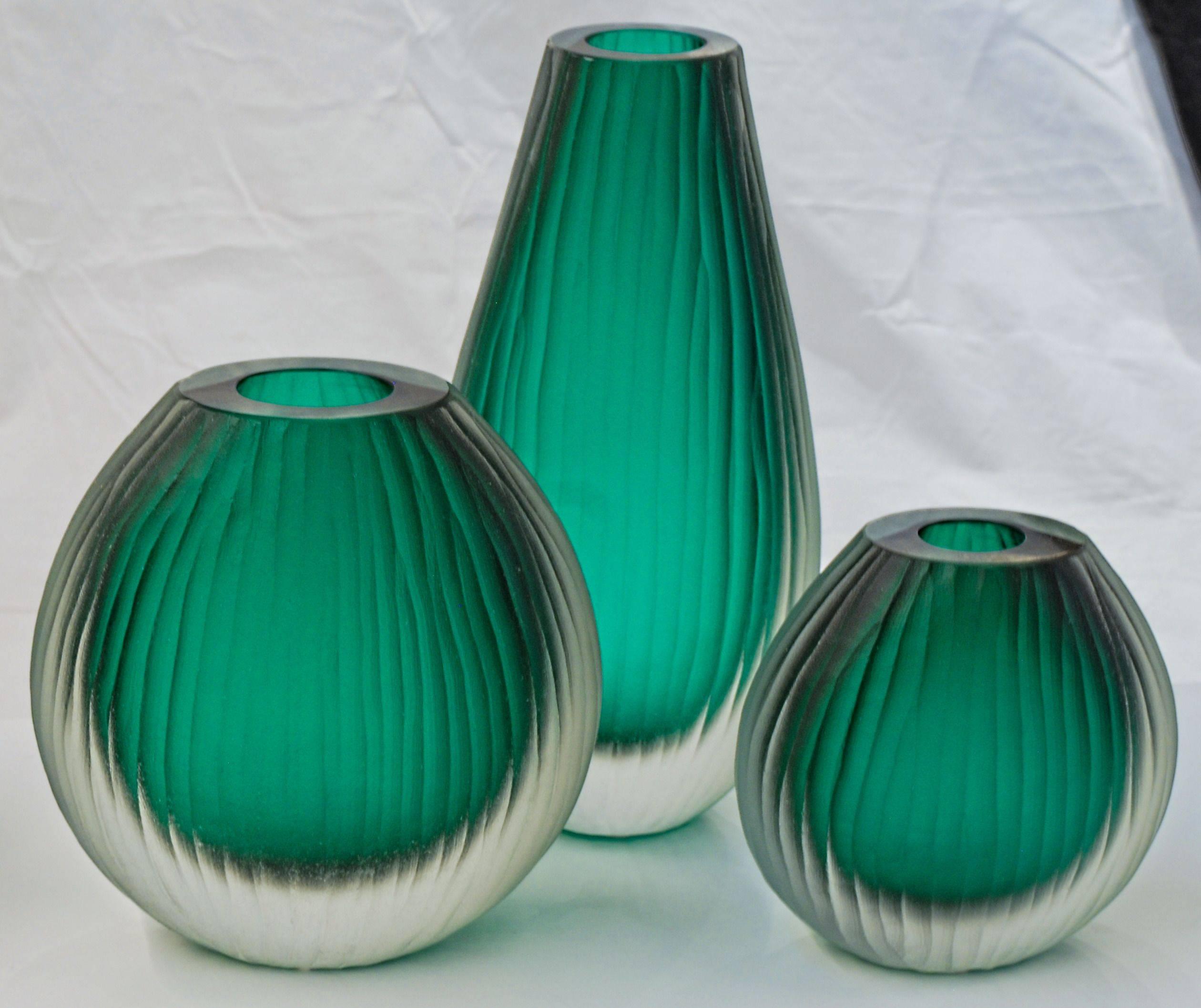 Emerald Green Sommerso Trittico Vase, Battuto Finish, Murano Made In Excellent Condition In Tavarnelle val di Pesa, Florence
