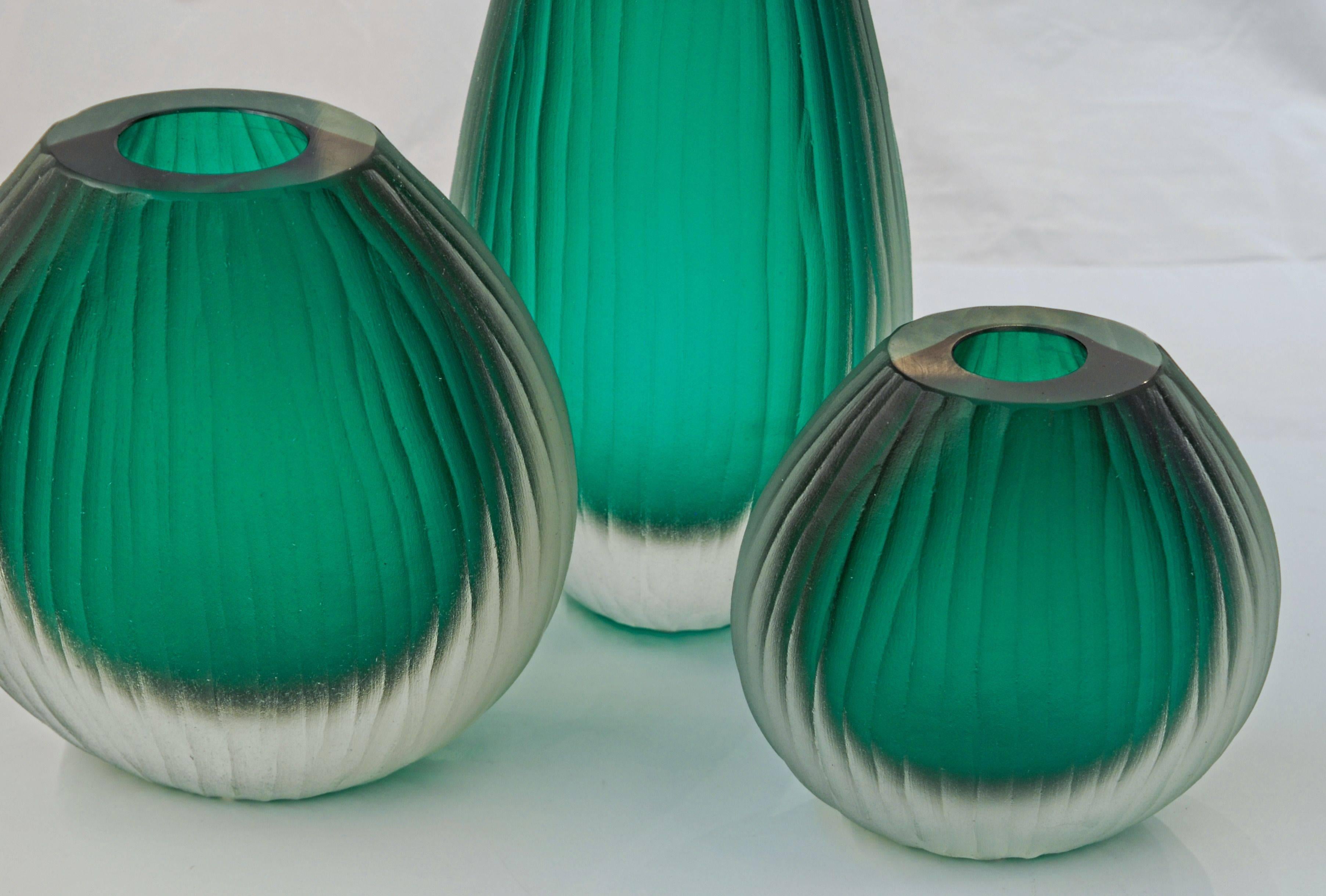 Late 20th Century Emerald Green Sommerso Trittico Vase, Battuto Finish, Murano Made