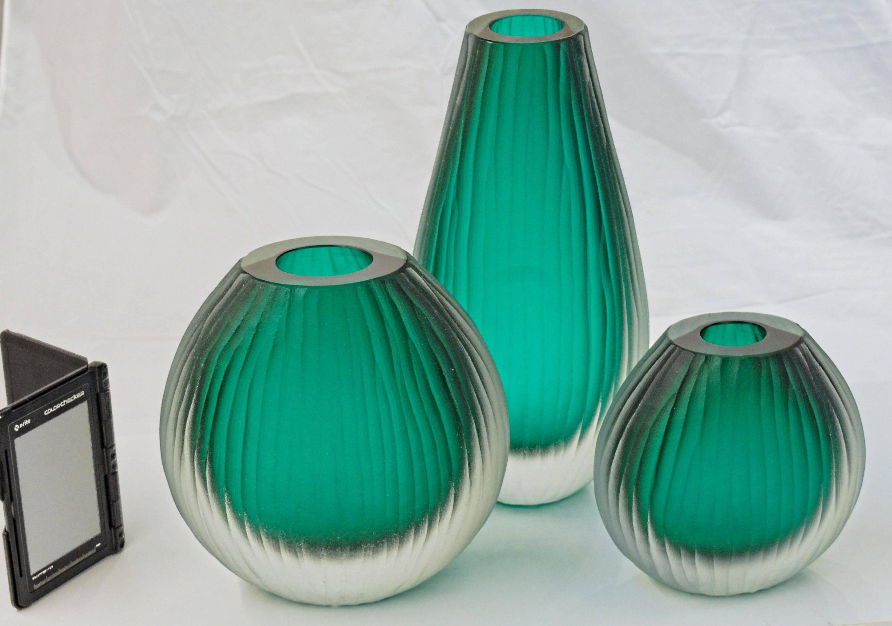 Emerald Green Sommerso Trittico Vase, Battuto Finish, Murano Made 2