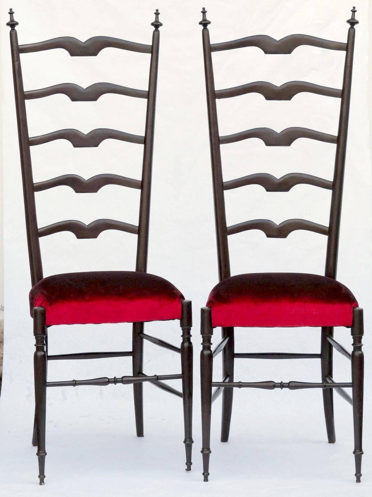 Paolo Buffa, Pair of Chiavari Hall Side Chairs, Restored, French Polish, Velvet In Good Condition In Tavarnelle val di Pesa, Florence