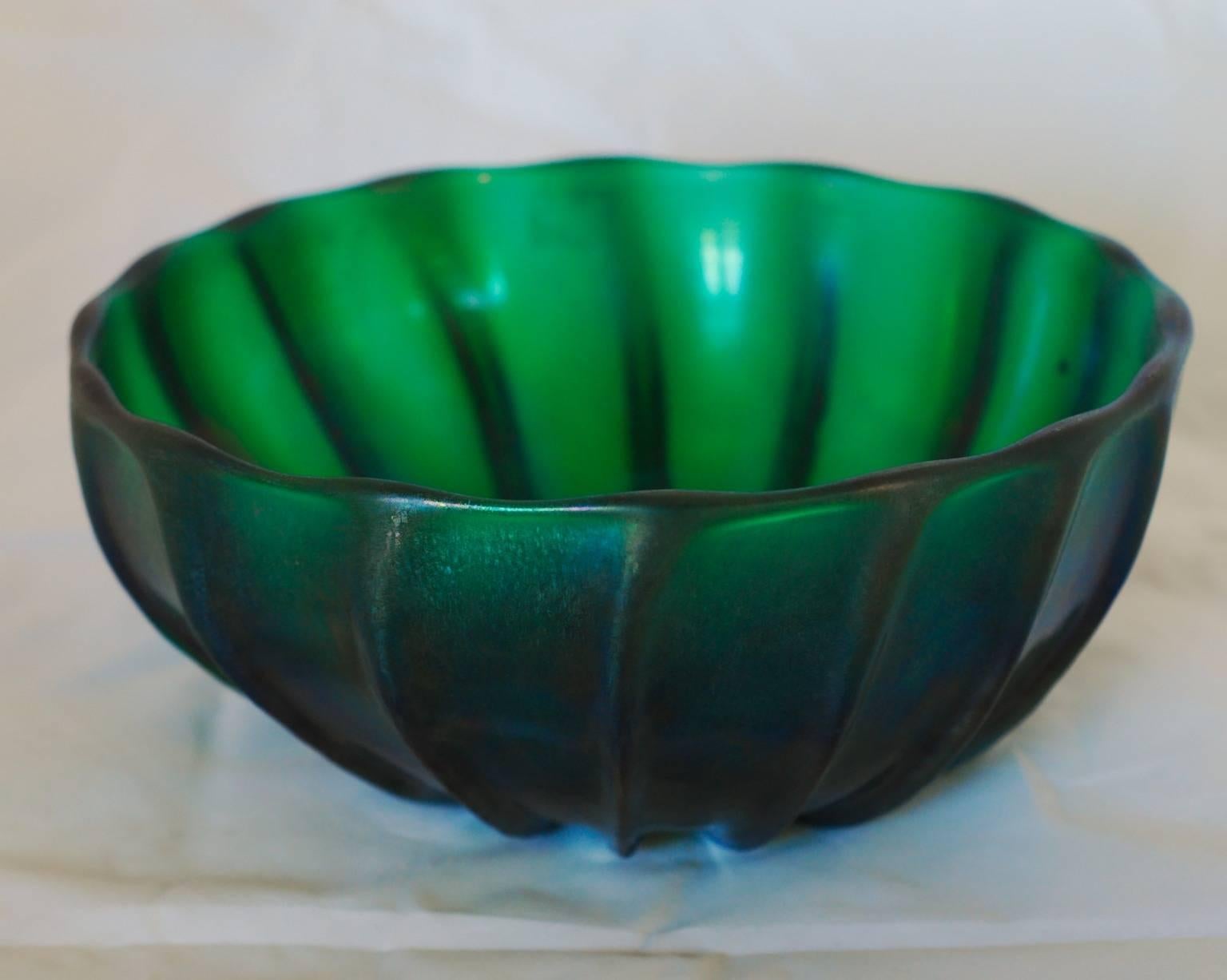 Italian Archimede Seguso Signed Bowl, Green Glass with Iridescence, Serenella 18 Green For Sale