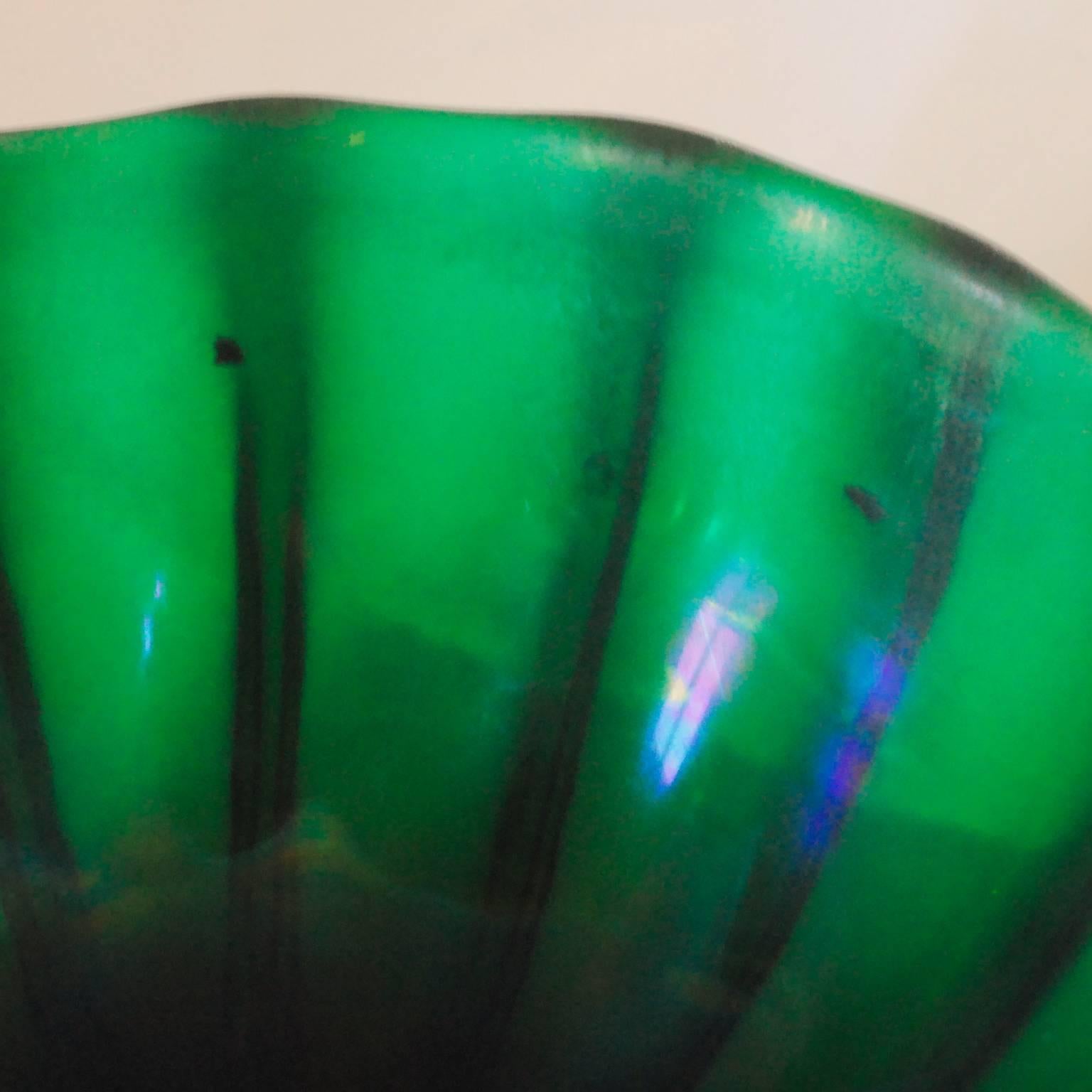 Archimede Seguso Signed Bowl, Green Glass with Iridescence, Serenella 18 Green In Good Condition For Sale In Tavarnelle val di Pesa, Florence