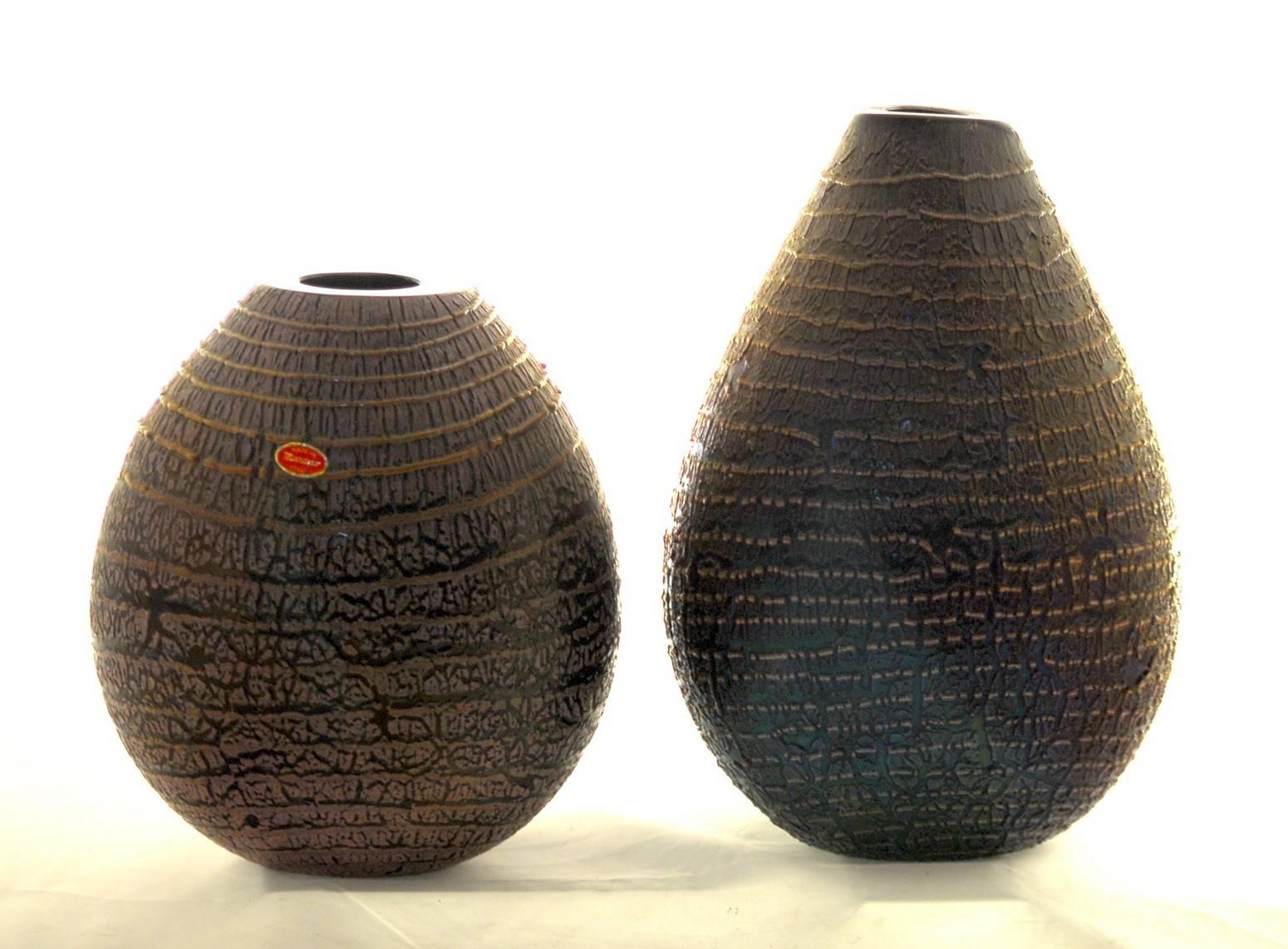 Two beautiful organic shaped crackled glass, with a spiral of avventurina to coordinate the finish into a grid. Unlevelled natural top. Deep iridescence.

These two oval vessels, made with crackled finish (ghiaccio) but striped with avventurina so