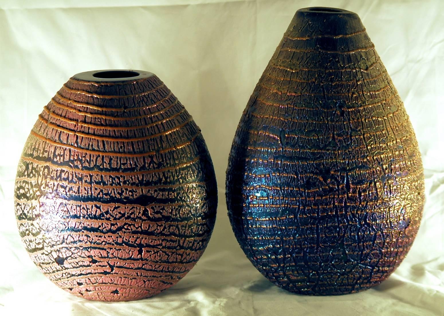 Italian Pair of Crackled Black Iridescent Vases with Avventurina Stripe by Sergio Rossi For Sale