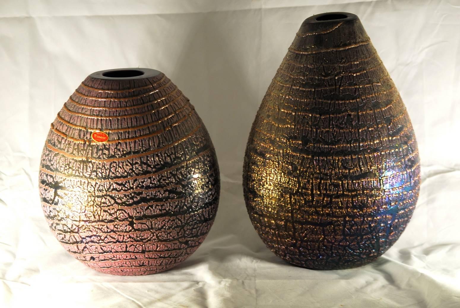 Pair of Crackled Black Iridescent Vases with Avventurina Stripe by Sergio Rossi In Excellent Condition For Sale In Tavarnelle val di Pesa, Florence