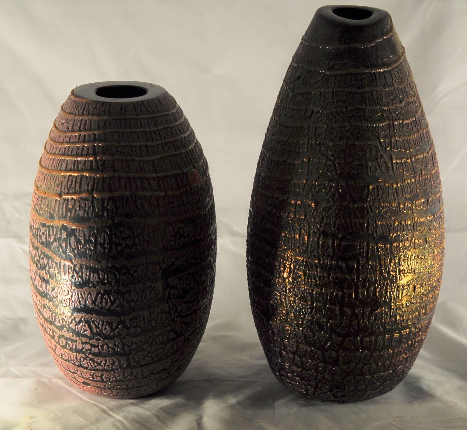 Pair of Crackled Black Iridescent Vases with Avventurina Stripe by Sergio Rossi For Sale 2