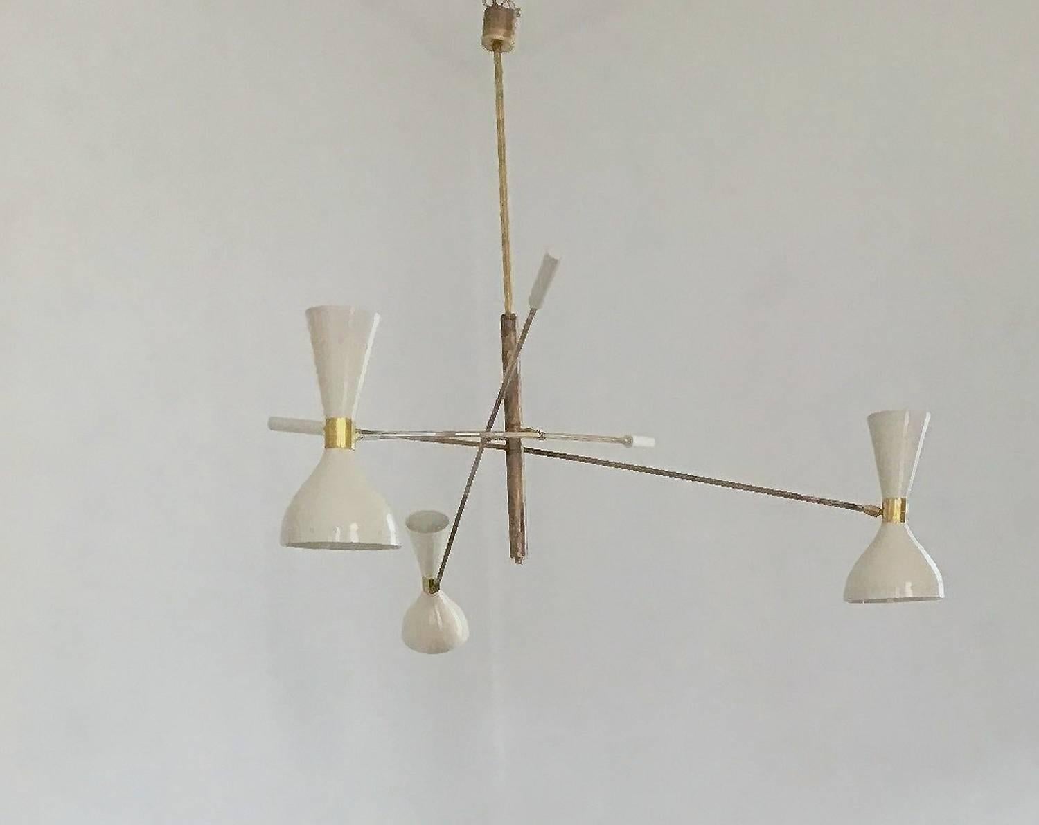 Lampadario a tre bracci regolabili in stile 