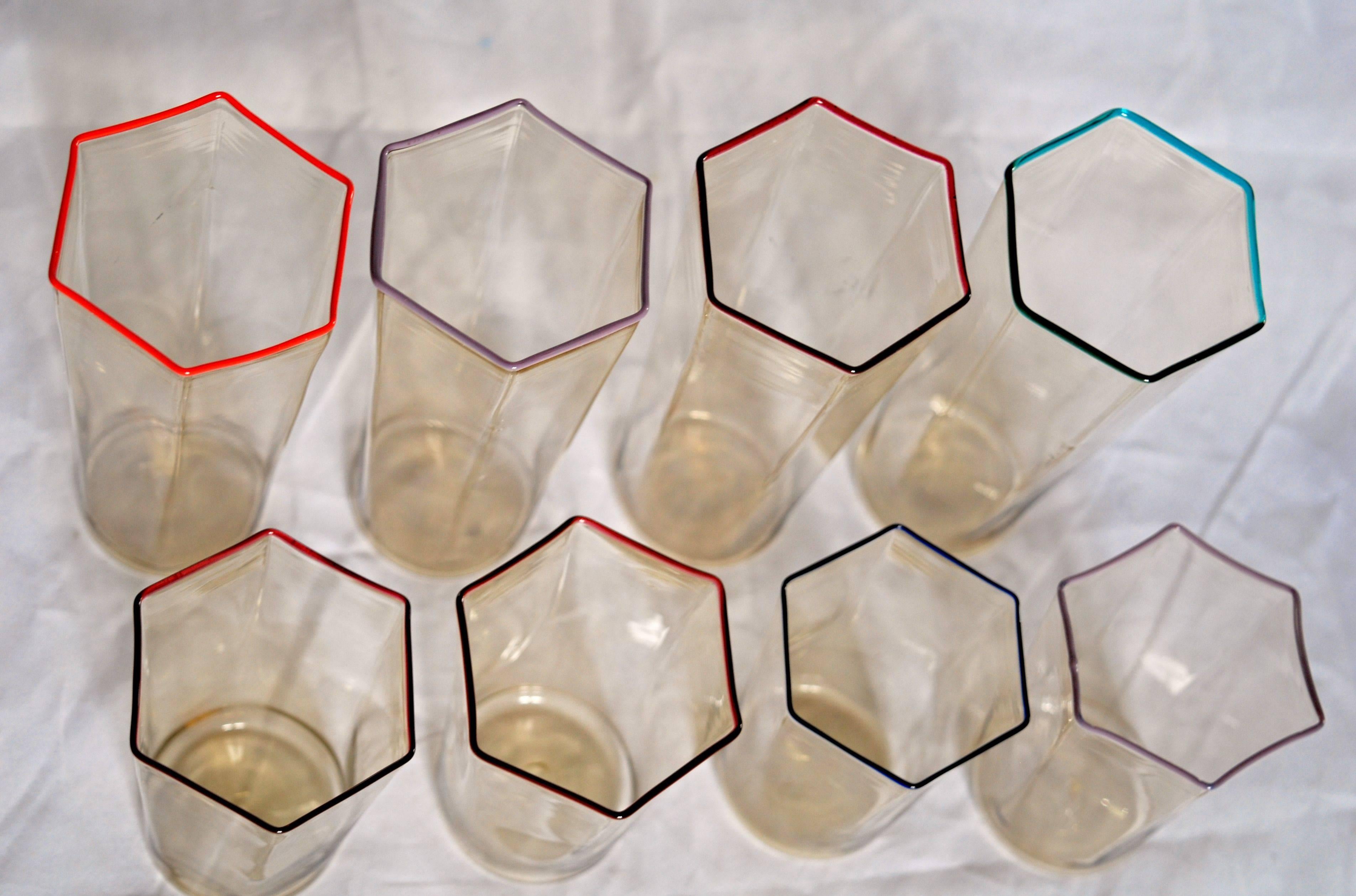 Eight Hexagonal Pagliesco Glasses, Multicolored Rim, Carlo Scarpa 1932 Design In Excellent Condition In Tavarnelle val di Pesa, Florence