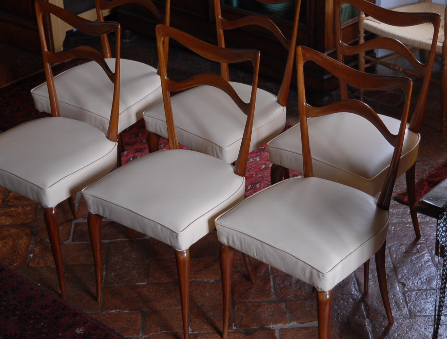 Guglielmo Ulrich Six Sculptural Dining Chairs, Mahogany and Italian leather 40s In Good Condition In Tavarnelle val di Pesa, Florence