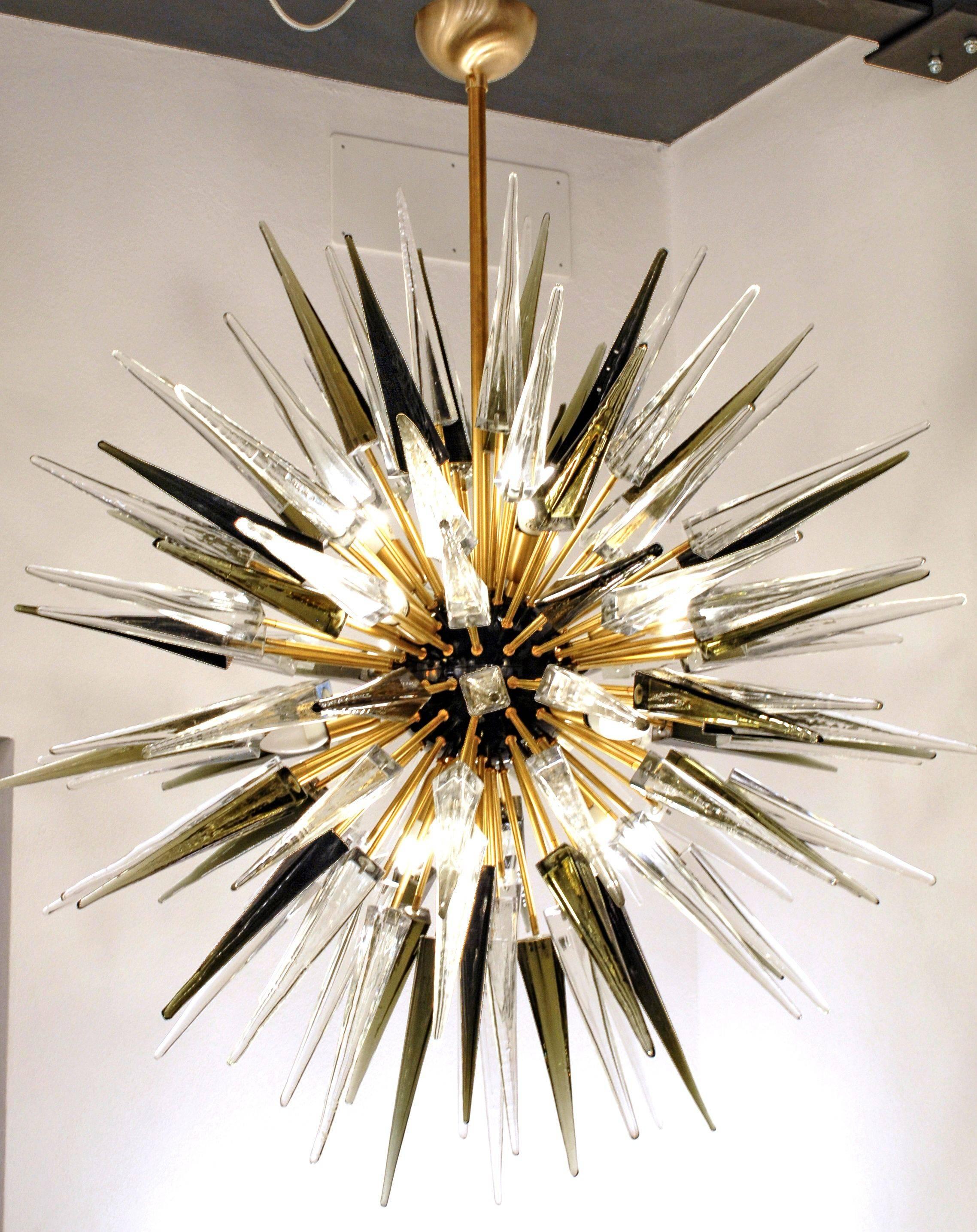 Midcentury Sputnik Spike Chandelier, Three-Color Glass Elements, Dona Furnace In Excellent Condition In Tavarnelle val di Pesa, Florence