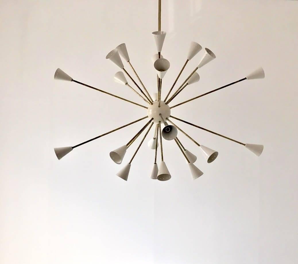 The iconic midcentury chandelier, for a modern or eclectic home. A metropolitan house will host magnificently this chandelier. 

This Stilnovo style chandelier has 24 lights with ivory lacquered aluminium spun shades. Great uniform light output. The