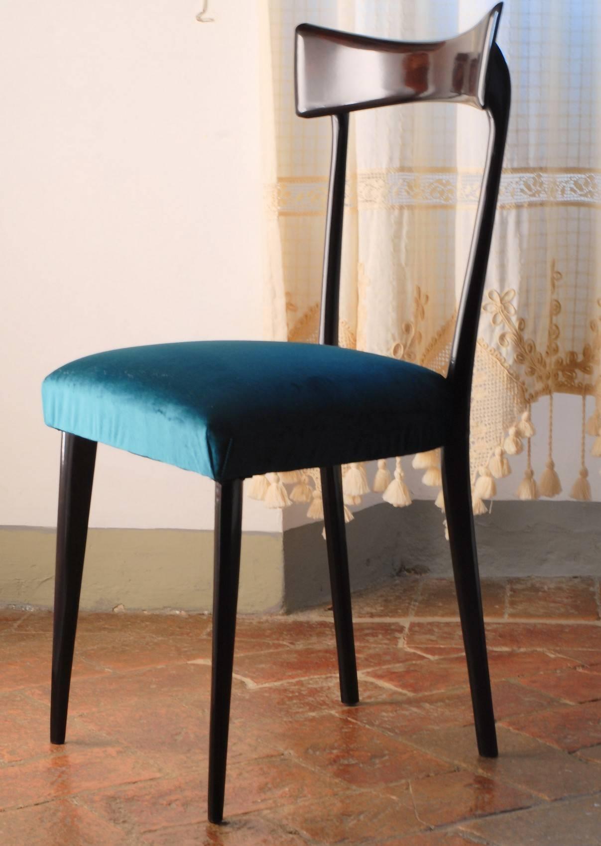 Graceful set of six dining chairs attributed to Ico Parisi for Ariberto Colombo. Fully restored with high gloss polyester finish and new upholstery. Turquoise Tuscan woven velvet by top fashion supplier Alessandro Bini. 

The famous gooseneck