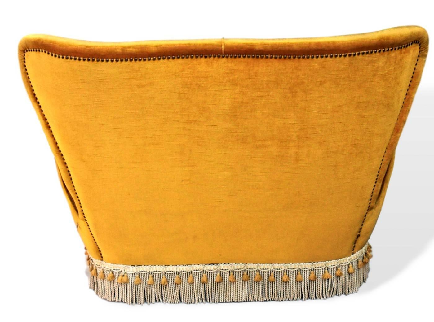 Sala Madini for Galimberti Cantu Small Sofa, 1950s Fully Restored, Gold Velvet In Excellent Condition In Tavarnelle val di Pesa, Florence